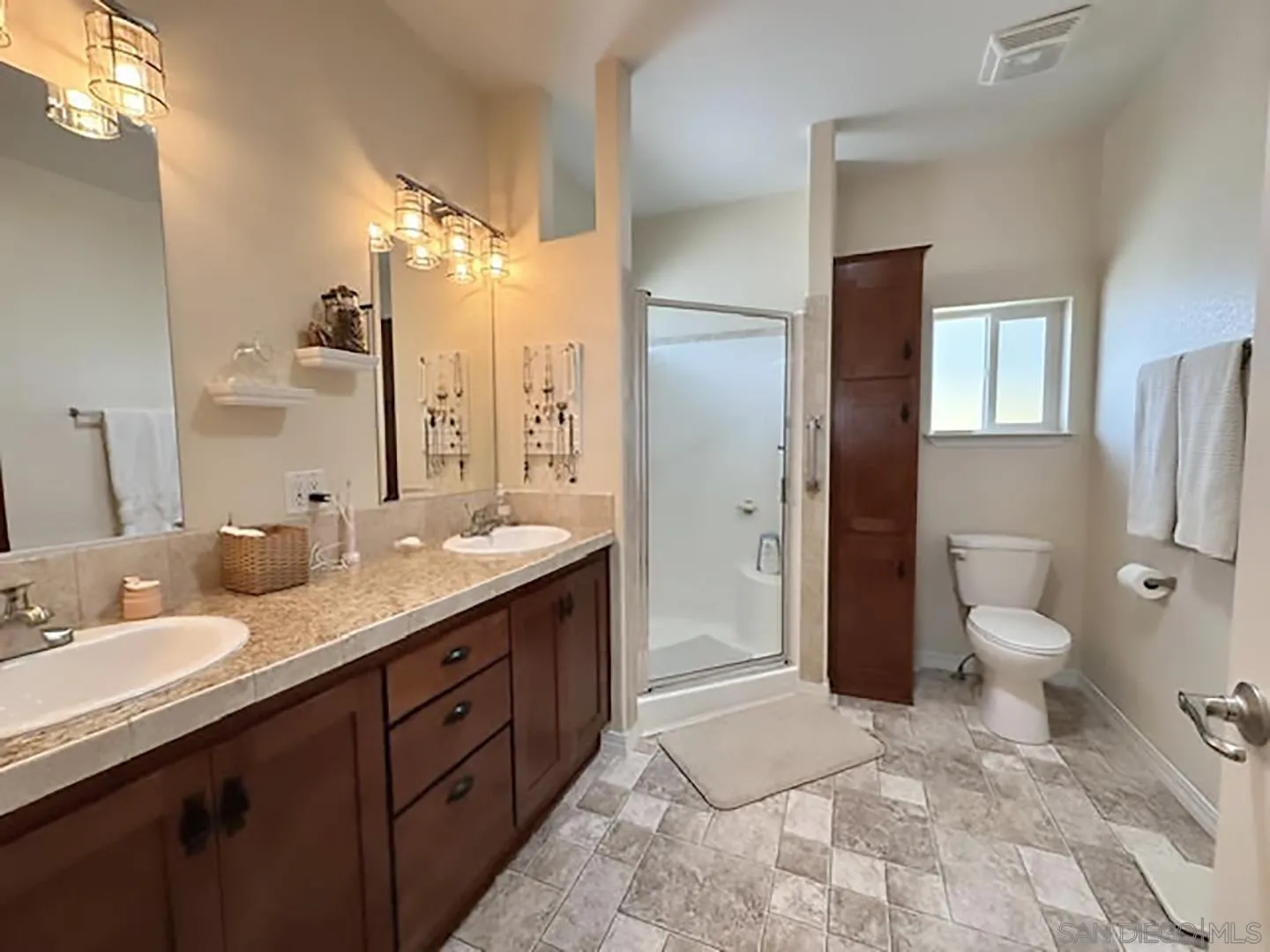 https://cdn.realtyfeed.com/cdn/127/260022440/d1c3a5ad71e10c1ccb858a8aed4dcece.webp