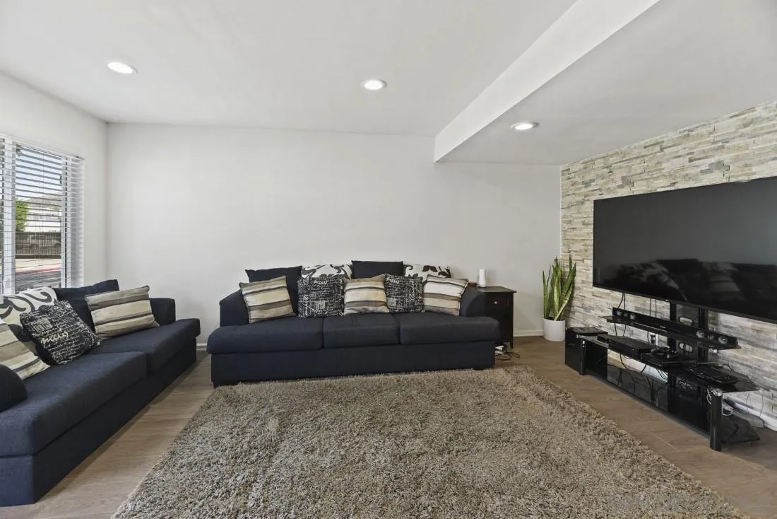 https://cdn.realtyfeed.com/cdn/127/260022443/10c259cc18a34ee9fb5b1b19b536f8d5.webp