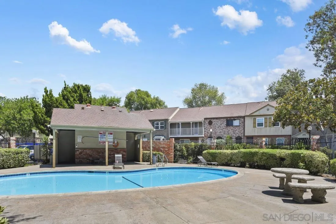 https://cdn.realtyfeed.com/cdn/127/260022443/5cb619bbd1486a61deb59c42e40c7ae3.webp