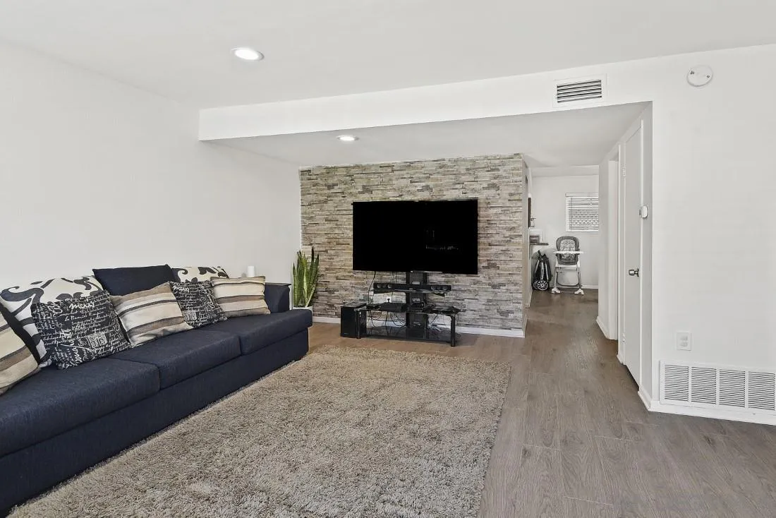 https://cdn.realtyfeed.com/cdn/127/260022443/d0482115c621cc89aa2e643f11d0e9c6.webp