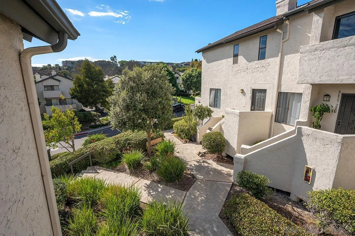 https://cdn.realtyfeed.com/cdn/127/260022448/bbfb046c3c12b91cf4f68b4a0355b8f2.webp