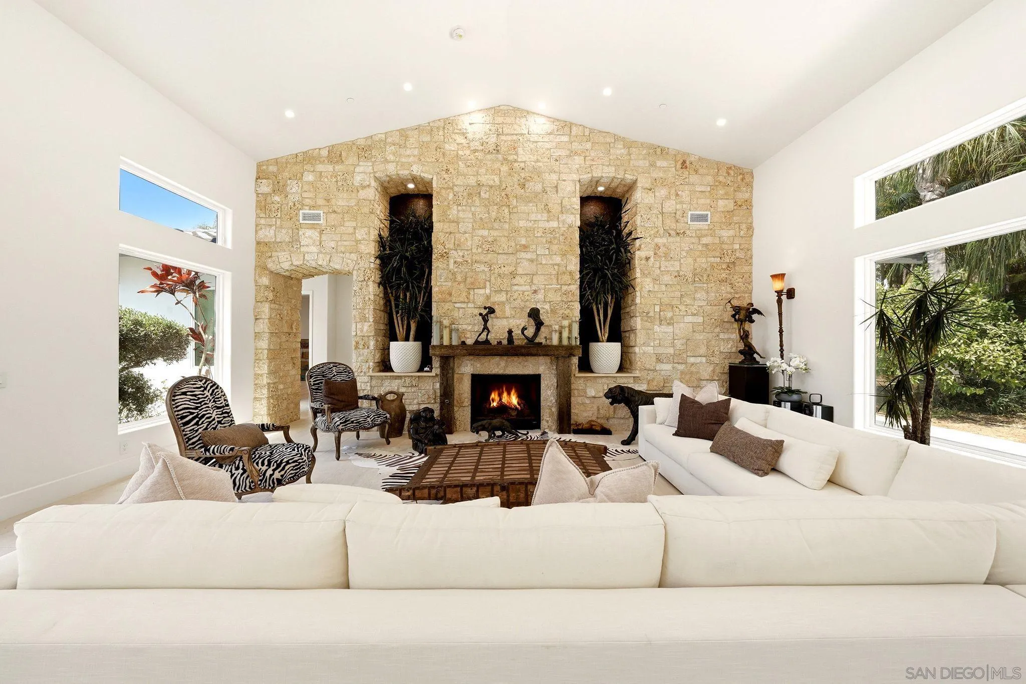 https://cdn.realtyfeed.com/cdn/127/260022451/013c9f2876491413d67fb86e9641d31e.webp