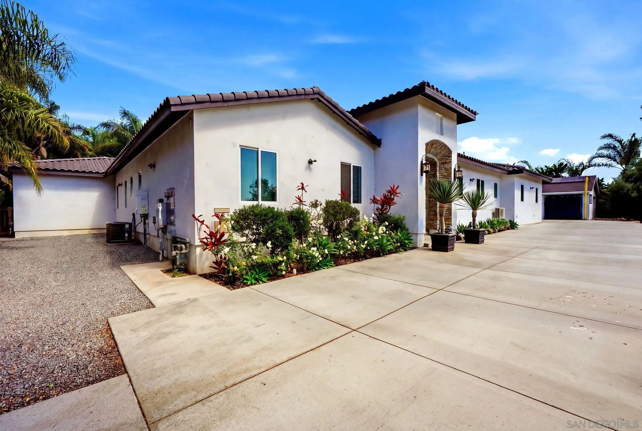 https://cdn.realtyfeed.com/cdn/127/260022451/247e3c2b23f2edf76a31725ab61326ee.webp