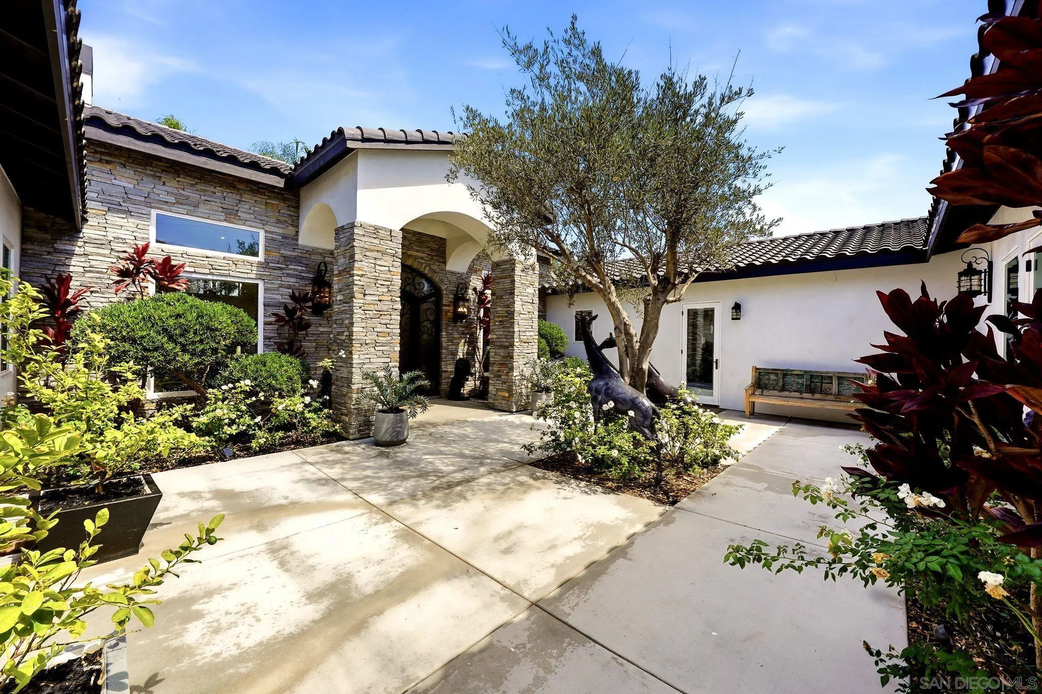 https://cdn.realtyfeed.com/cdn/127/260022451/305b7820da425cf5be41de985dbc3c97.webp