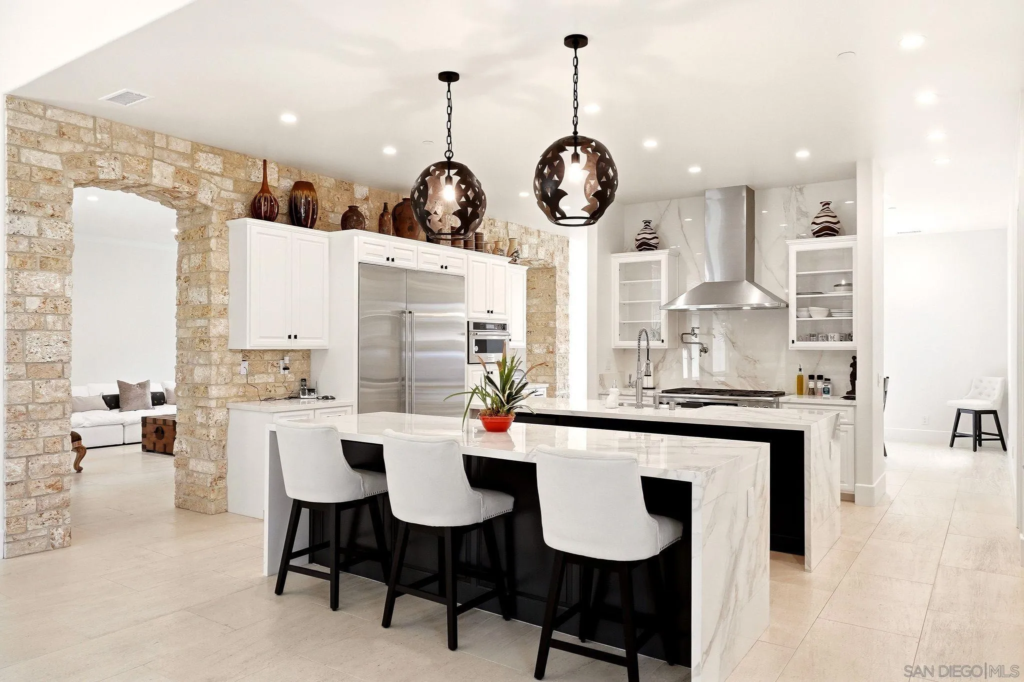https://cdn.realtyfeed.com/cdn/127/260022451/34d9008ecbf52ab8324d84b3b264d01a.webp