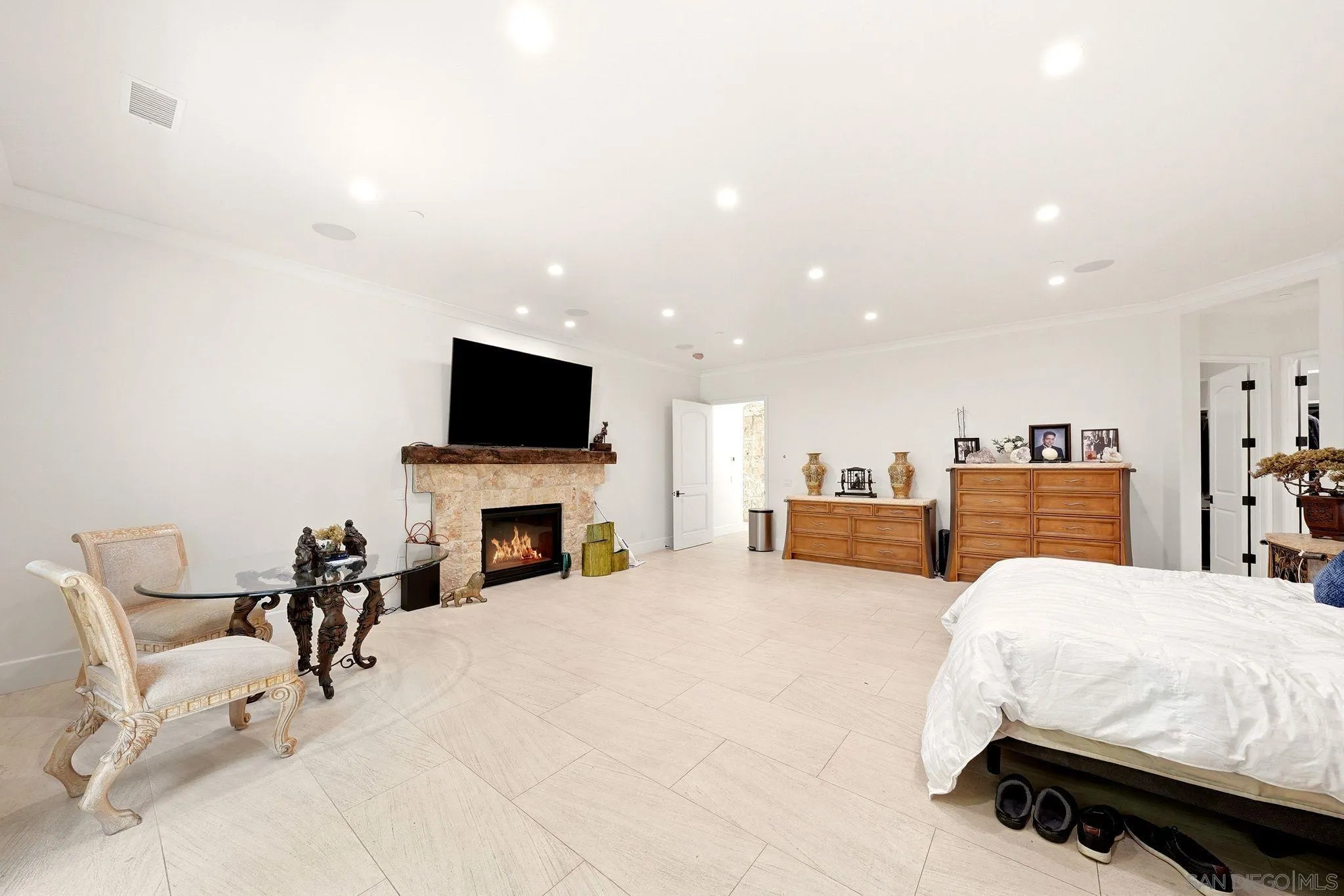 https://cdn.realtyfeed.com/cdn/127/260022451/745b3d93775c5807ca1a7c14c2647eb8.webp