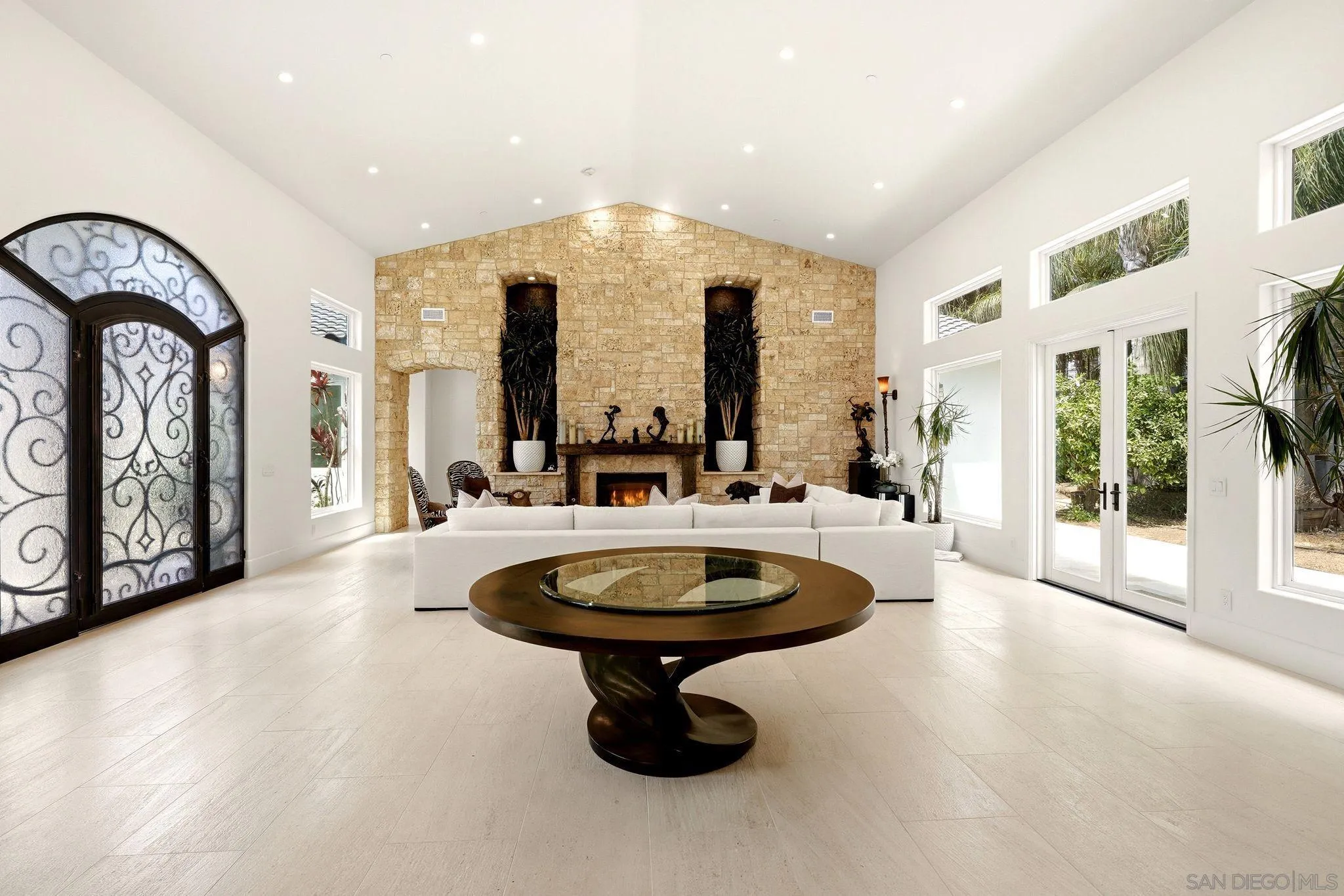 https://cdn.realtyfeed.com/cdn/127/260022451/76357b1f2c4772f3e085ac88c4d75fab.webp
