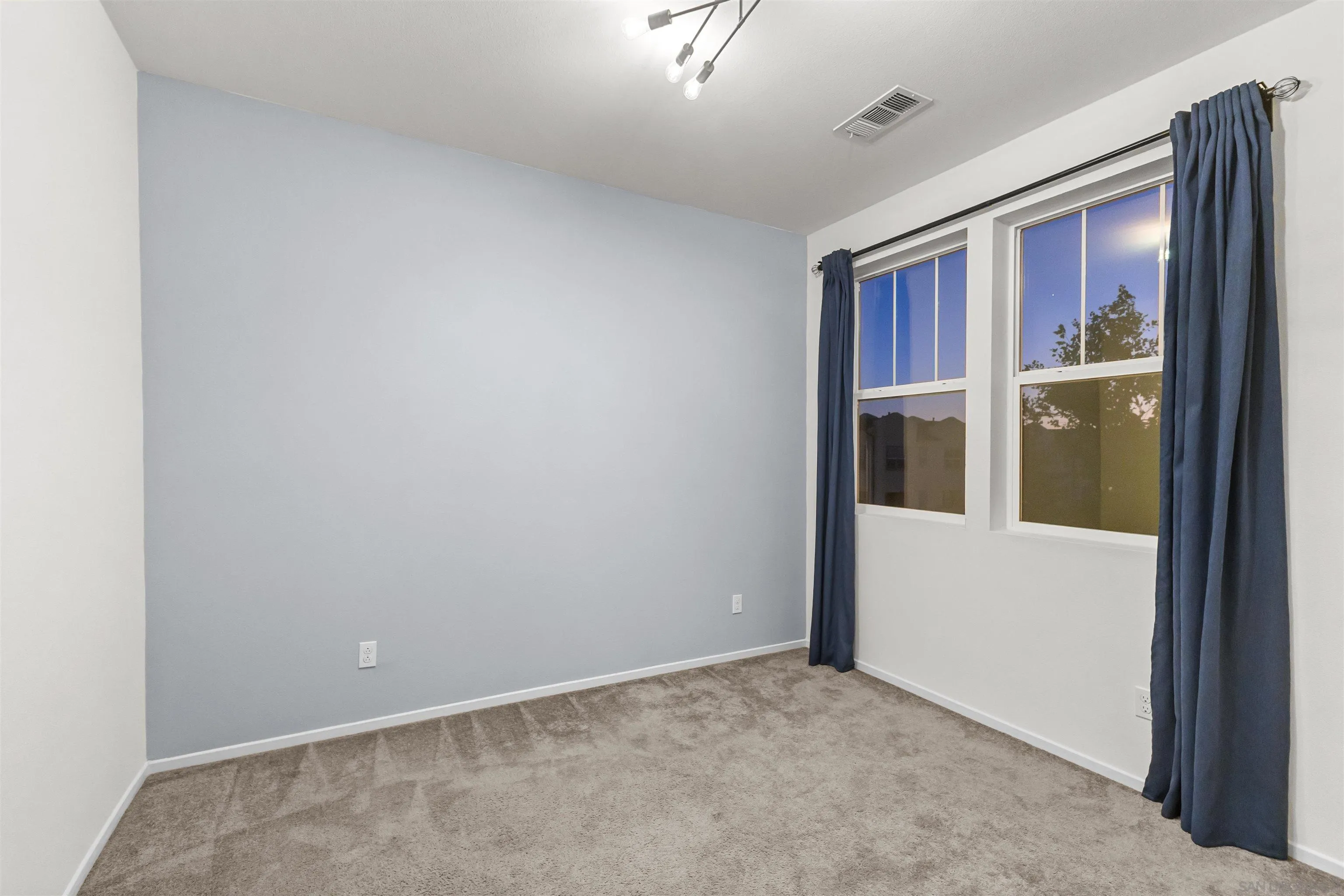 https://cdn.realtyfeed.com/cdn/127/260022455/1dd90dee60edab9a196a76d185e206b4.webp
