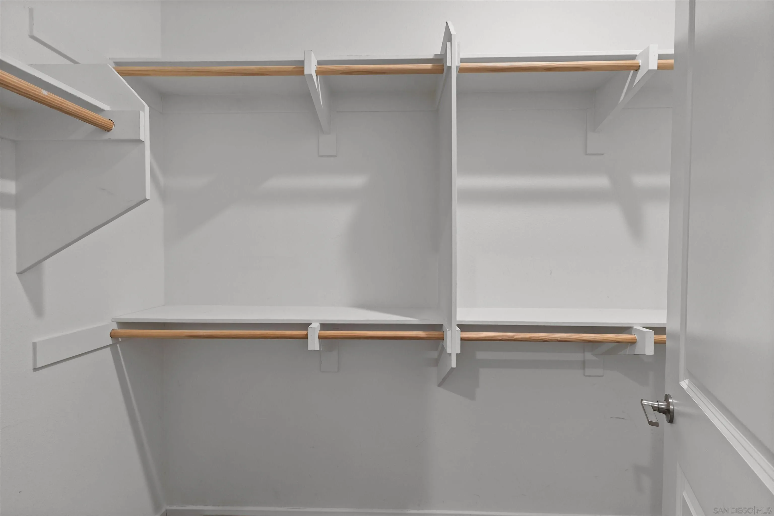 https://cdn.realtyfeed.com/cdn/127/260022455/2f56c03be1b3b765540e6e33a1d4f1e6.webp