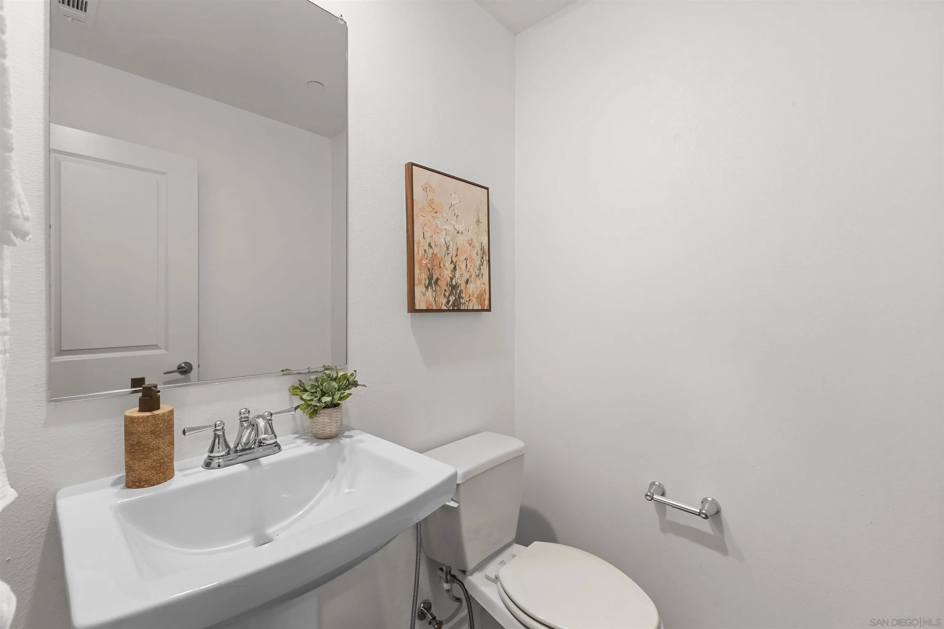 https://cdn.realtyfeed.com/cdn/127/260022455/969eee8ff59f57291afbc1f6080b45da.webp