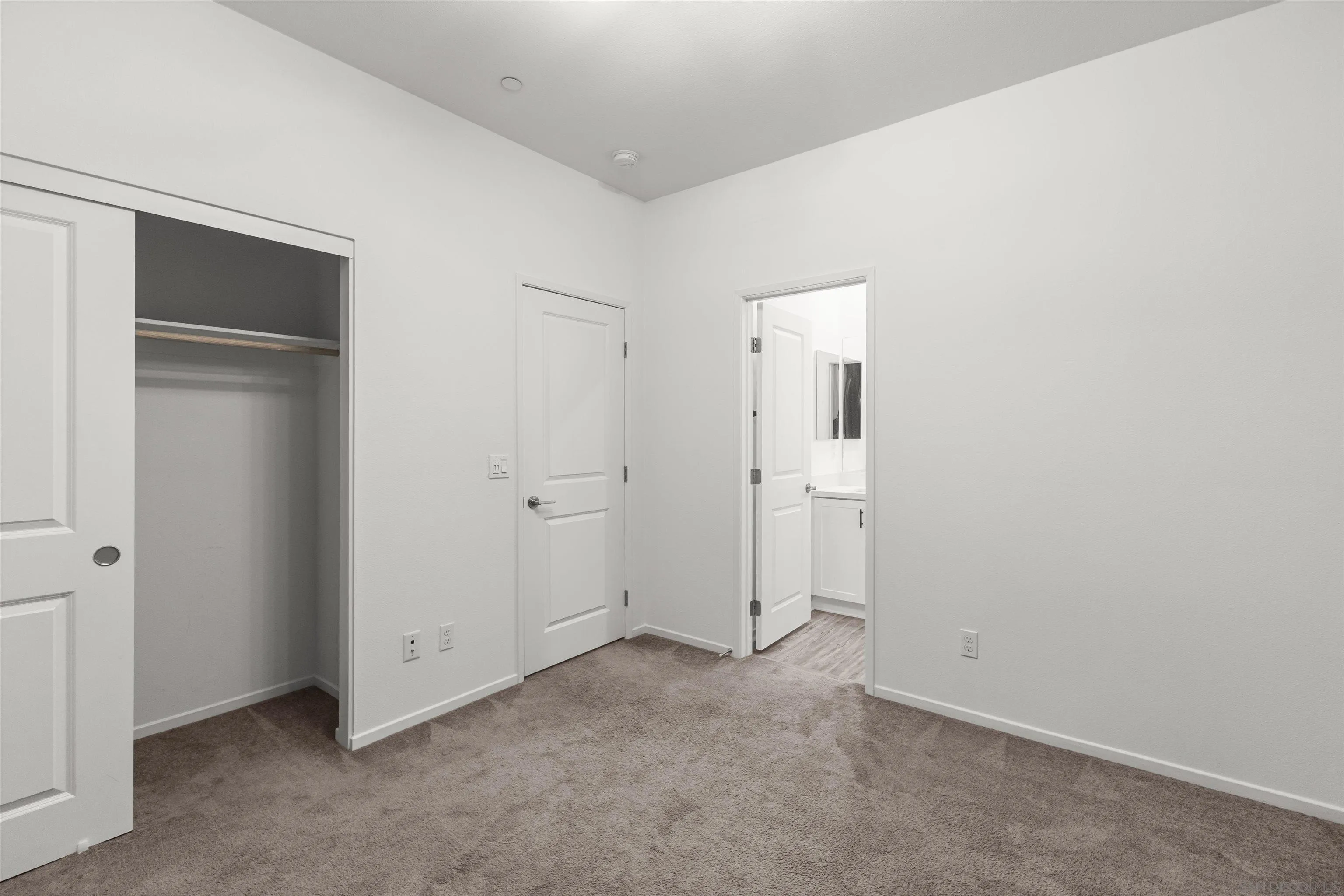 https://cdn.realtyfeed.com/cdn/127/260022455/aa2803c720bfc9dac836e477643b51c7.webp