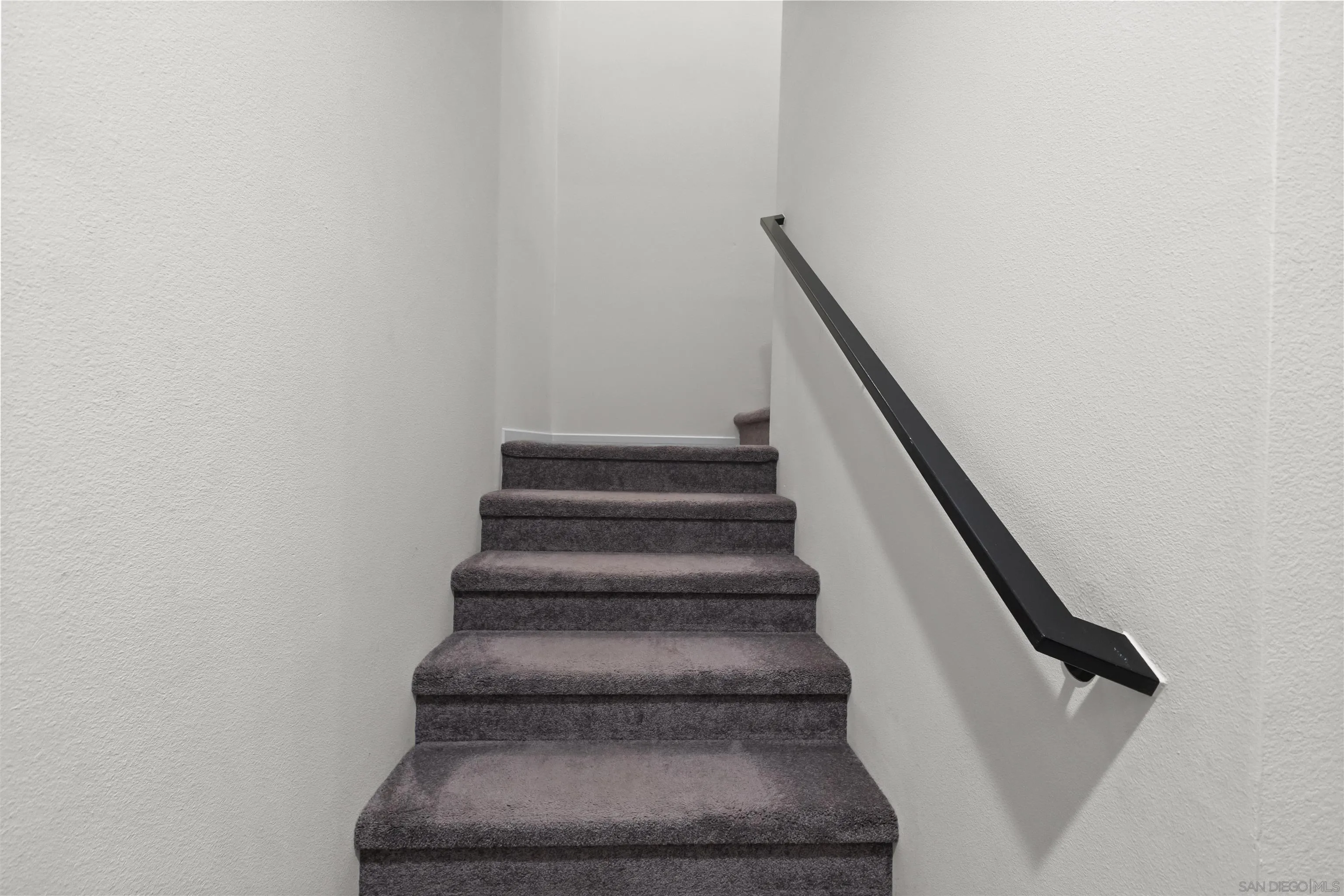 https://cdn.realtyfeed.com/cdn/127/260022455/d01a854e40e41f2a1ee63292628c2350.webp