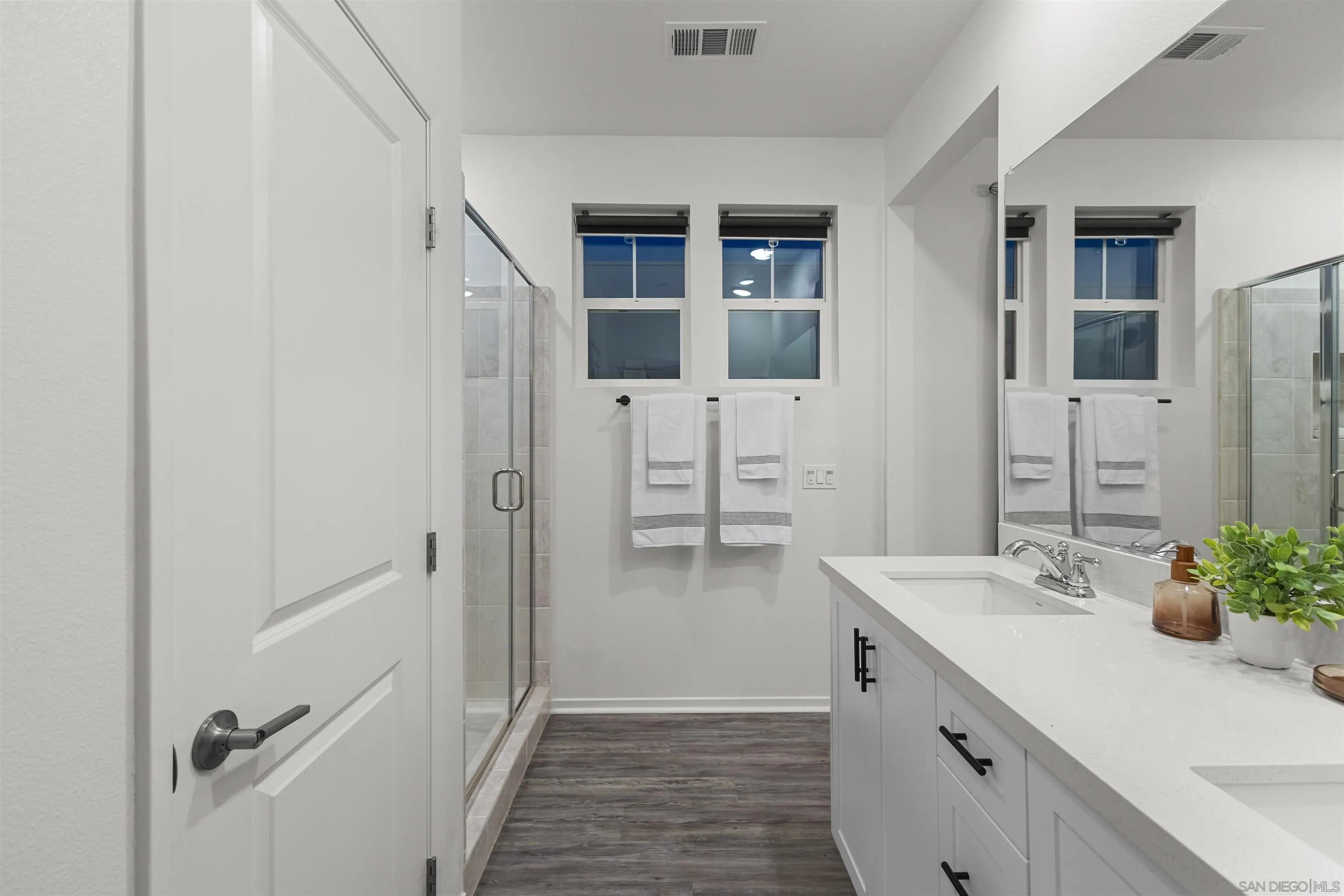 https://cdn.realtyfeed.com/cdn/127/260022455/e5cb5b7c42818359c67bfc80d59cf29a.webp
