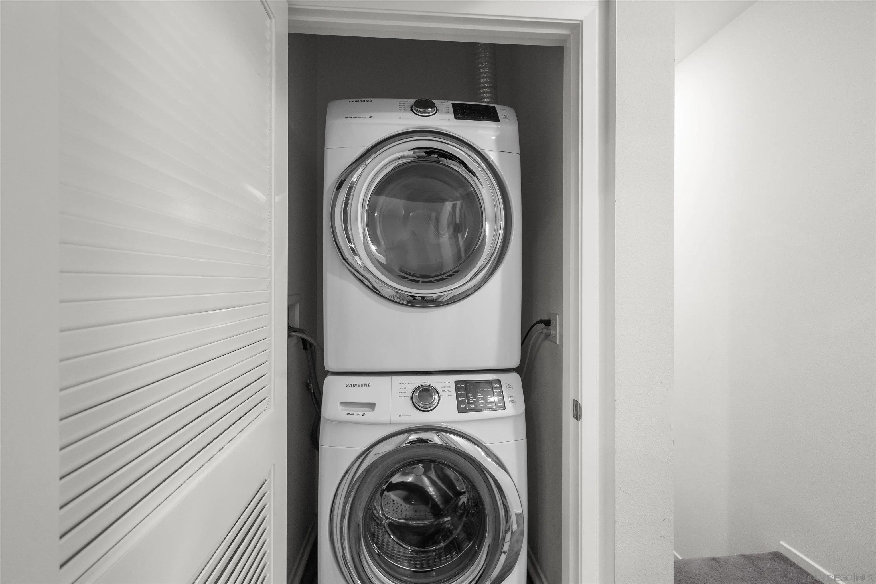 https://cdn.realtyfeed.com/cdn/127/260022455/f6415198f62be2ae295ee9f46806f798.webp