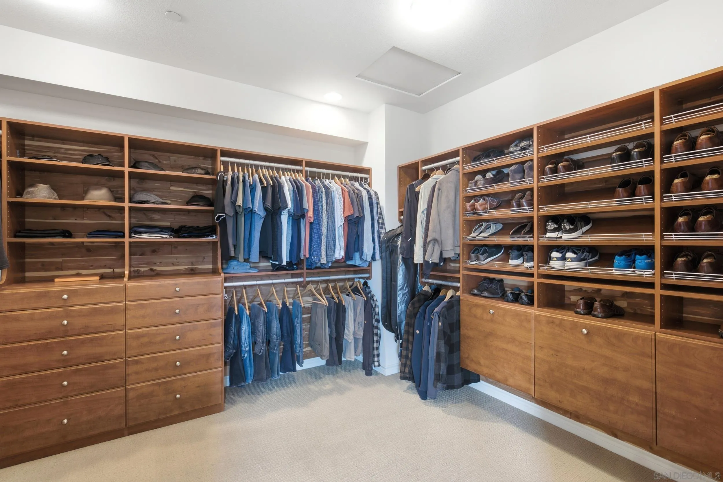 https://cdn.realtyfeed.com/cdn/127/260022456/5ceb8920a0c3d3cf43ff44180b75453d.webp