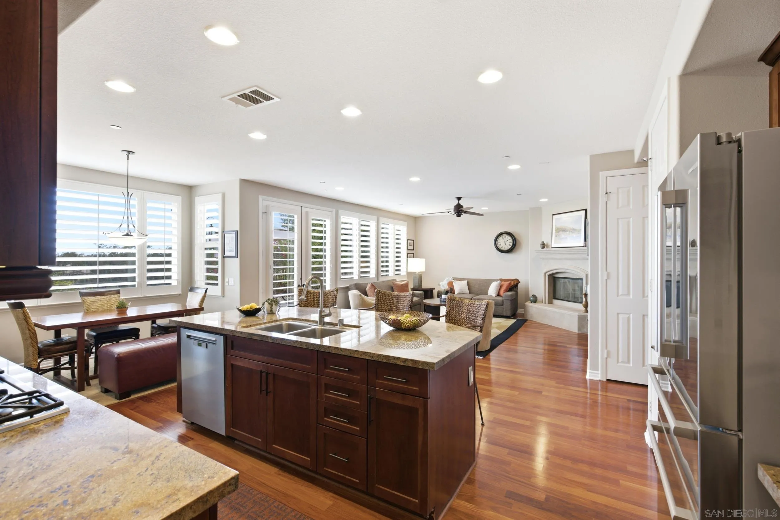 https://cdn.realtyfeed.com/cdn/127/260022456/ee5f76ef20f8a4640eb447ea11c1c404.webp