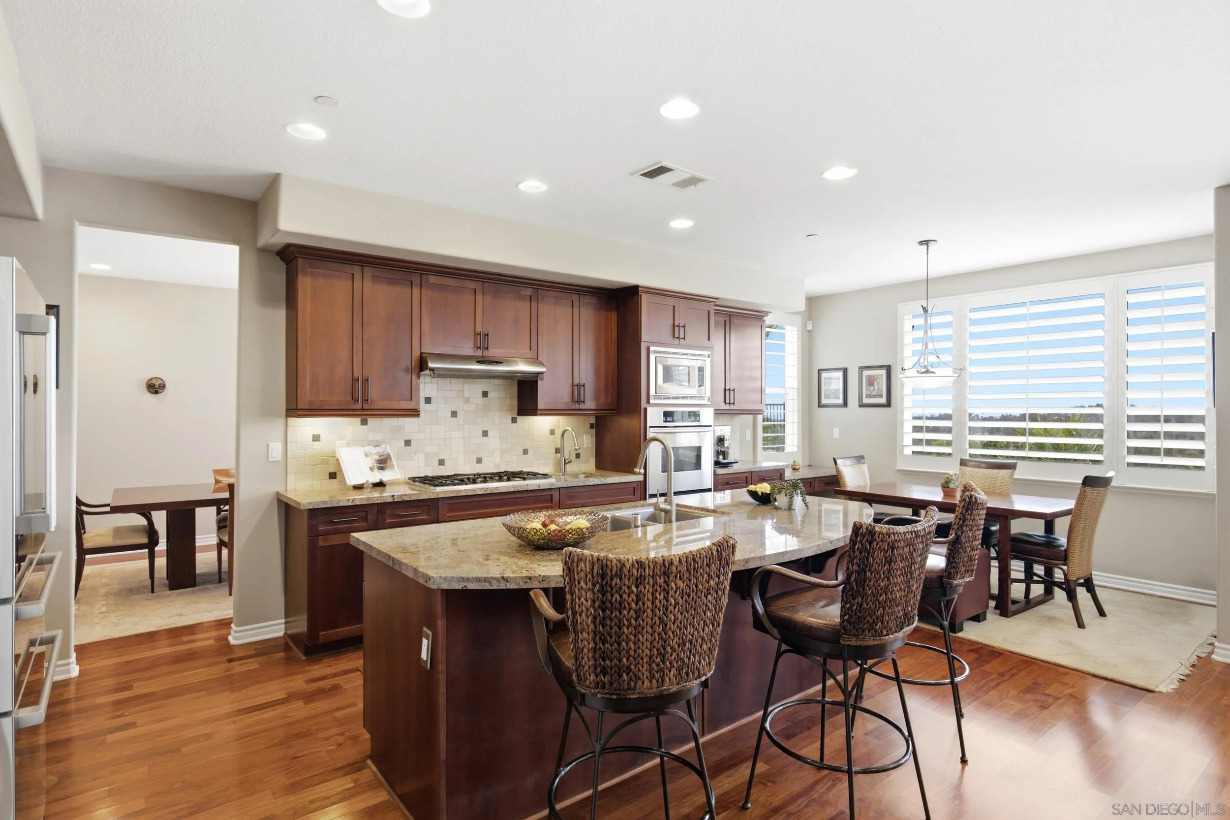 https://cdn.realtyfeed.com/cdn/127/260022456/f686bddefde7d6e7faa05d453aa8f047.webp