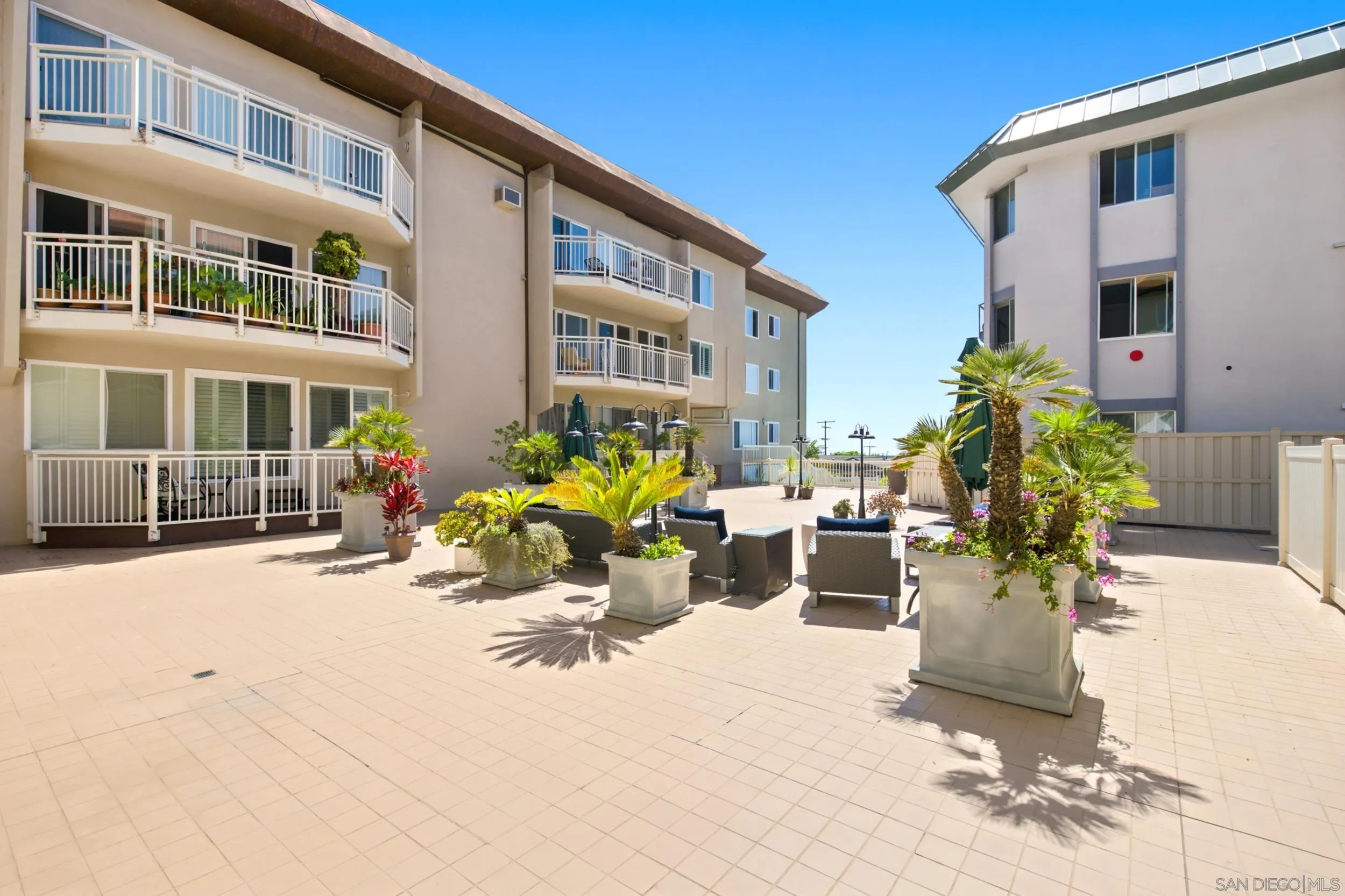 https://cdn.realtyfeed.com/cdn/127/260022457/a3d68109729332364284df1d7bb9913b.webp