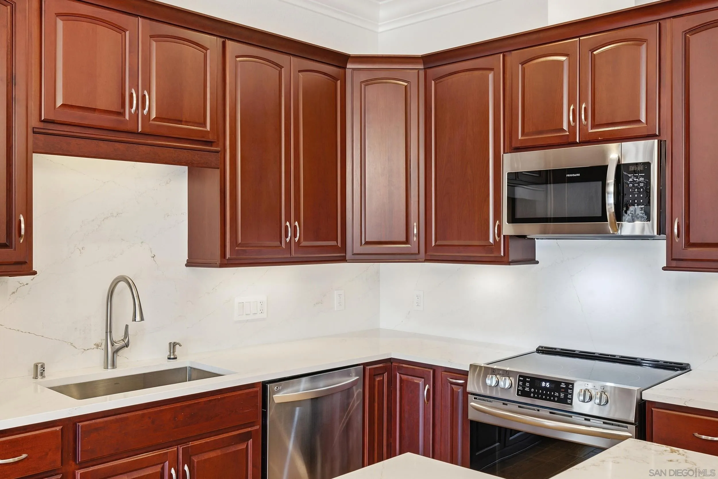 https://cdn.realtyfeed.com/cdn/127/260022457/e66f42facb60527fa5a156dda638271d.webp