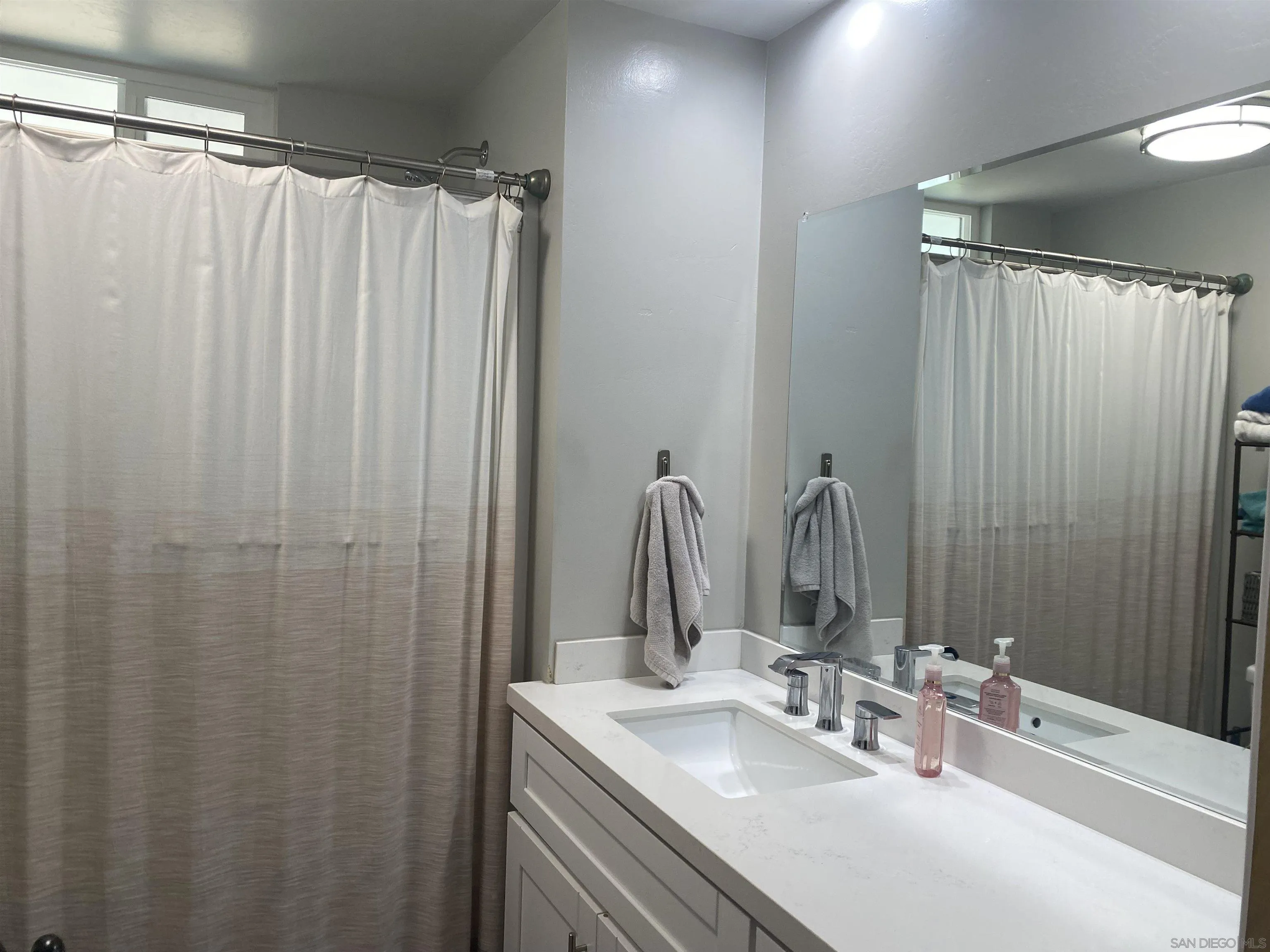 https://cdn.realtyfeed.com/cdn/127/260022461/7611d0ef3f9d0d9245ad8f852e58bbb1.webp
