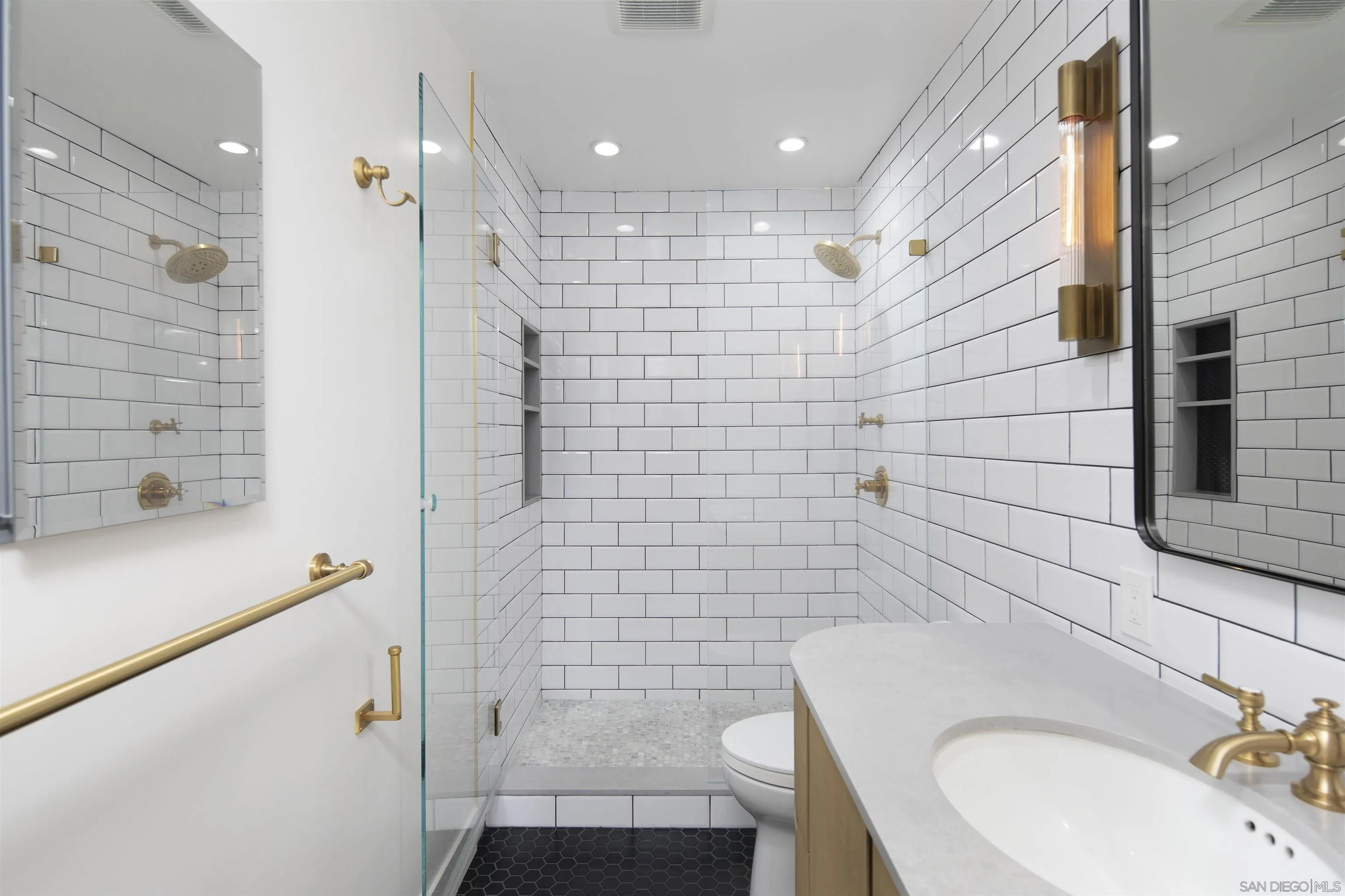 https://cdn.realtyfeed.com/cdn/127/260022463/4338cd52474f145a0c13671fdd29c83c.webp