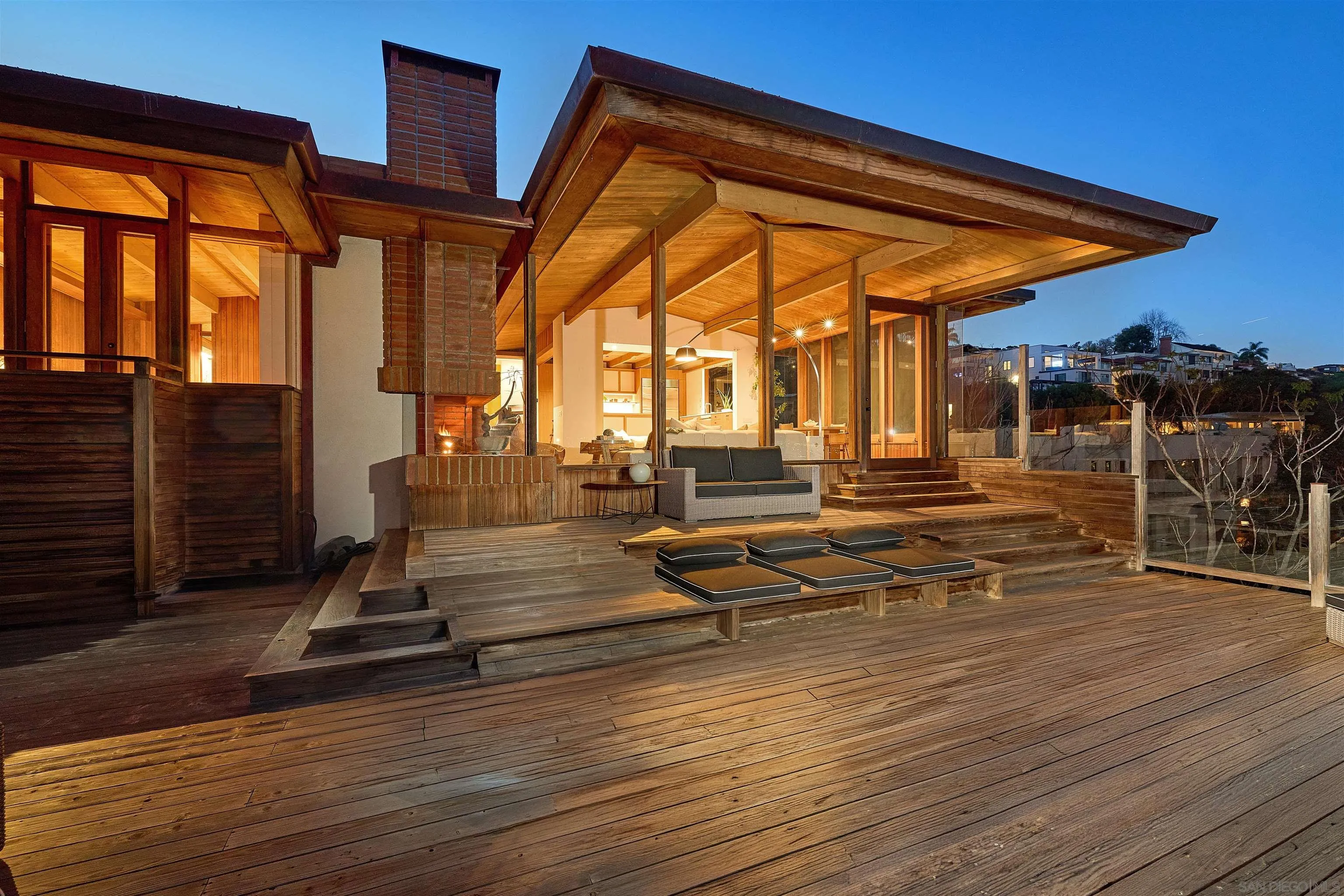 https://cdn.realtyfeed.com/cdn/127/260022466/2905e53c1d88952557680e795ade1af1.webp