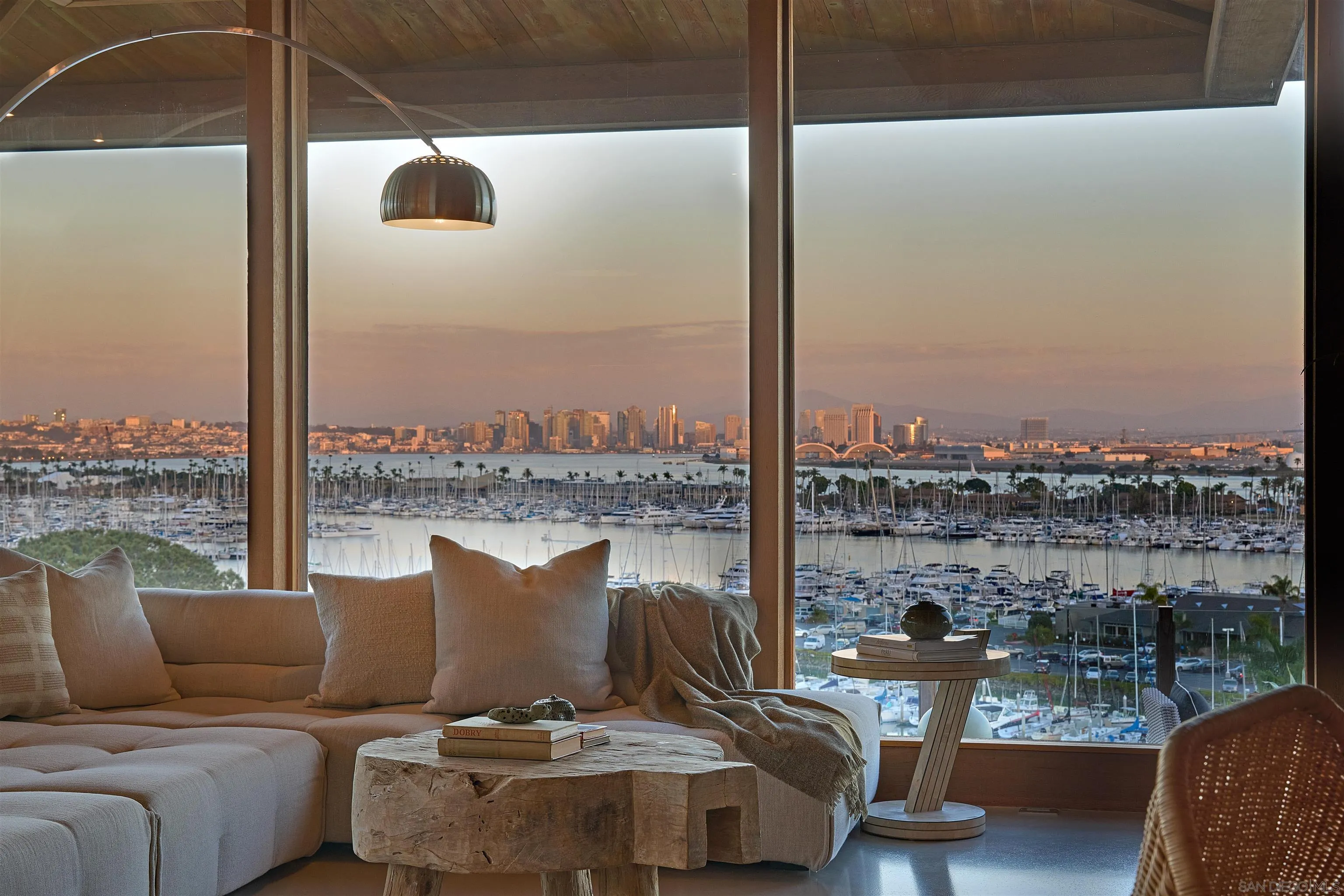 https://cdn.realtyfeed.com/cdn/127/260022466/5bc1ee066054e2f9f6d0ff39944a62f2.webp