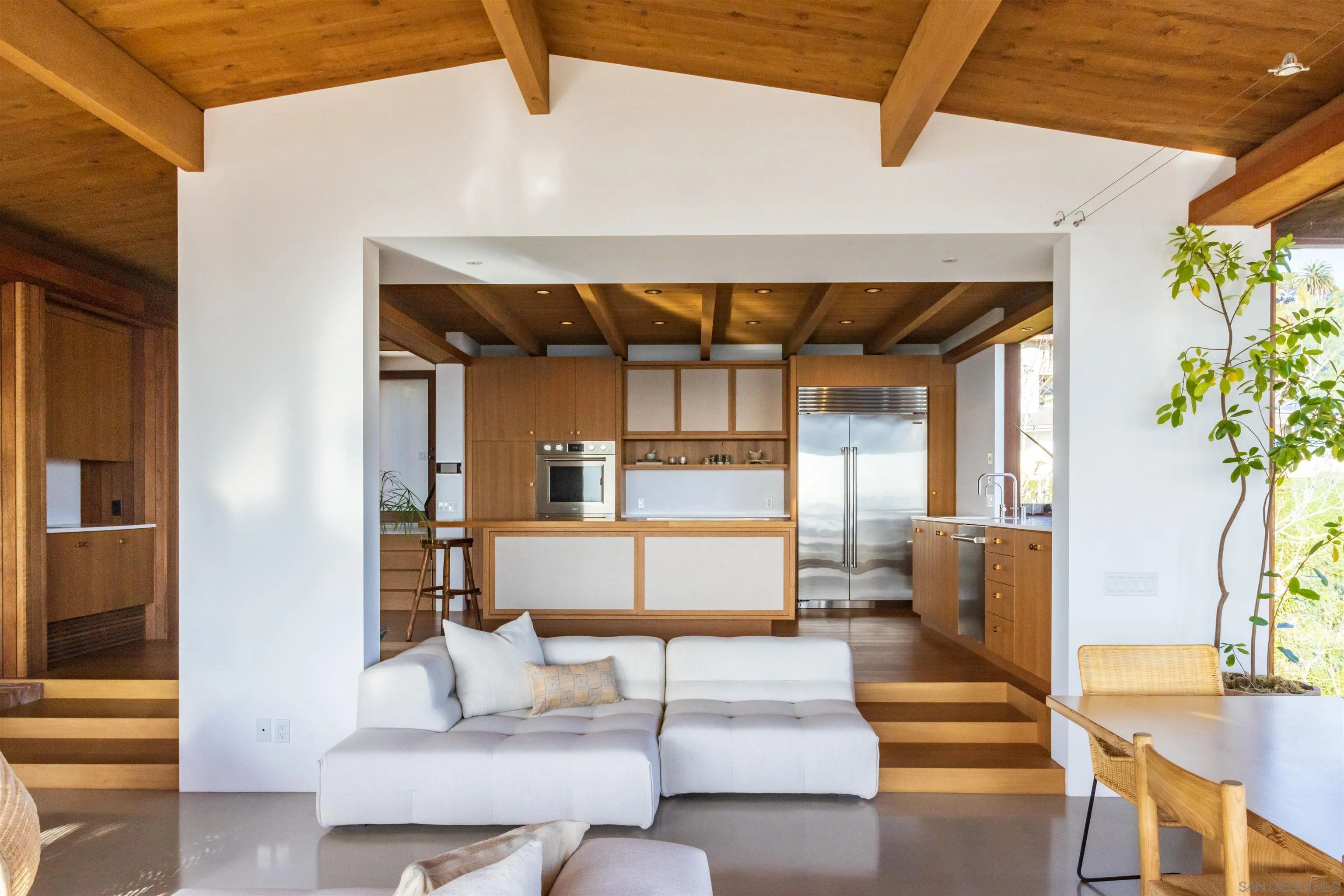 https://cdn.realtyfeed.com/cdn/127/260022466/9282cf4285ca7df9d261f920d3ab111d.webp