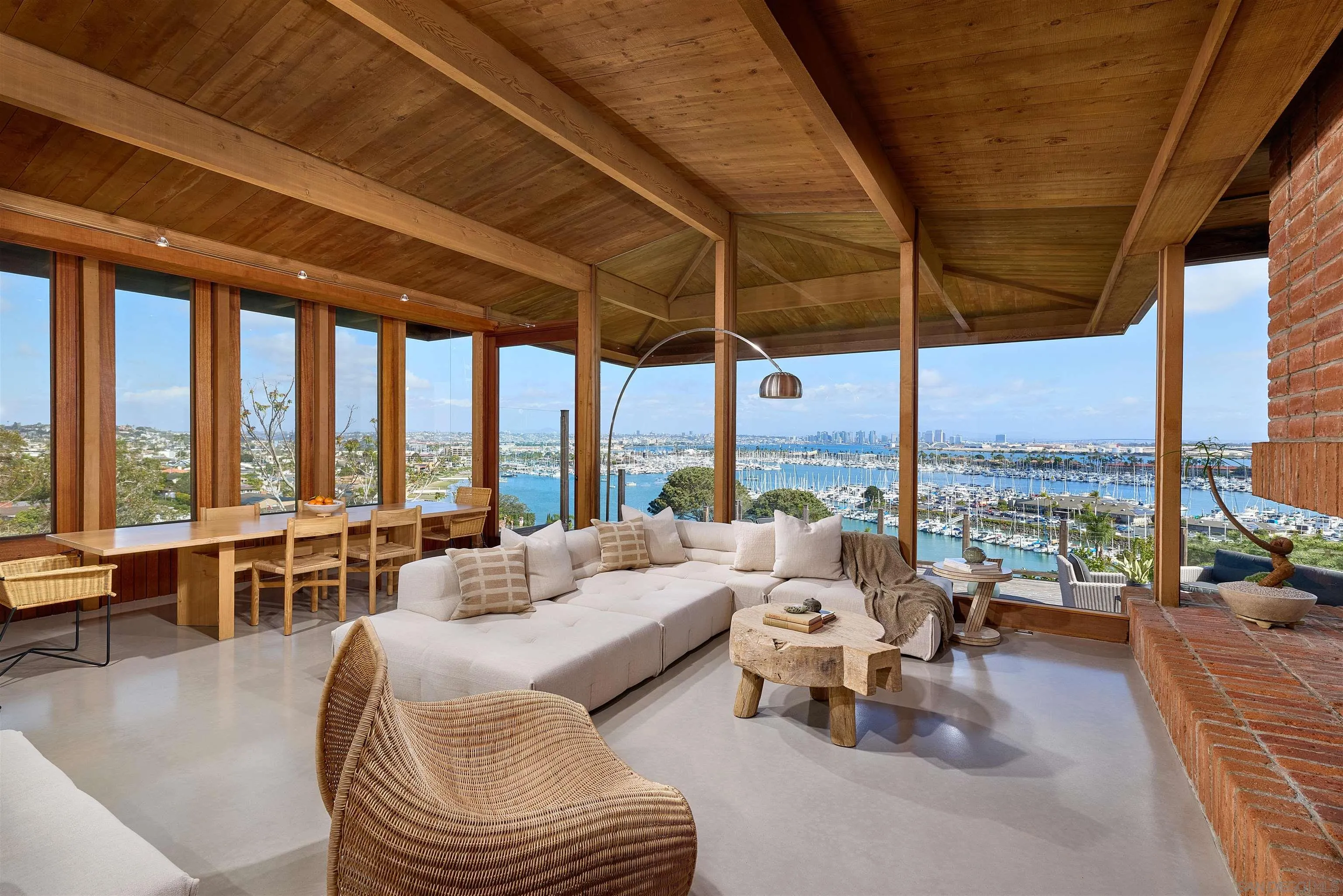 https://cdn.realtyfeed.com/cdn/127/260022466/960338617ccc7c3c666d7f869ffaf83e.webp