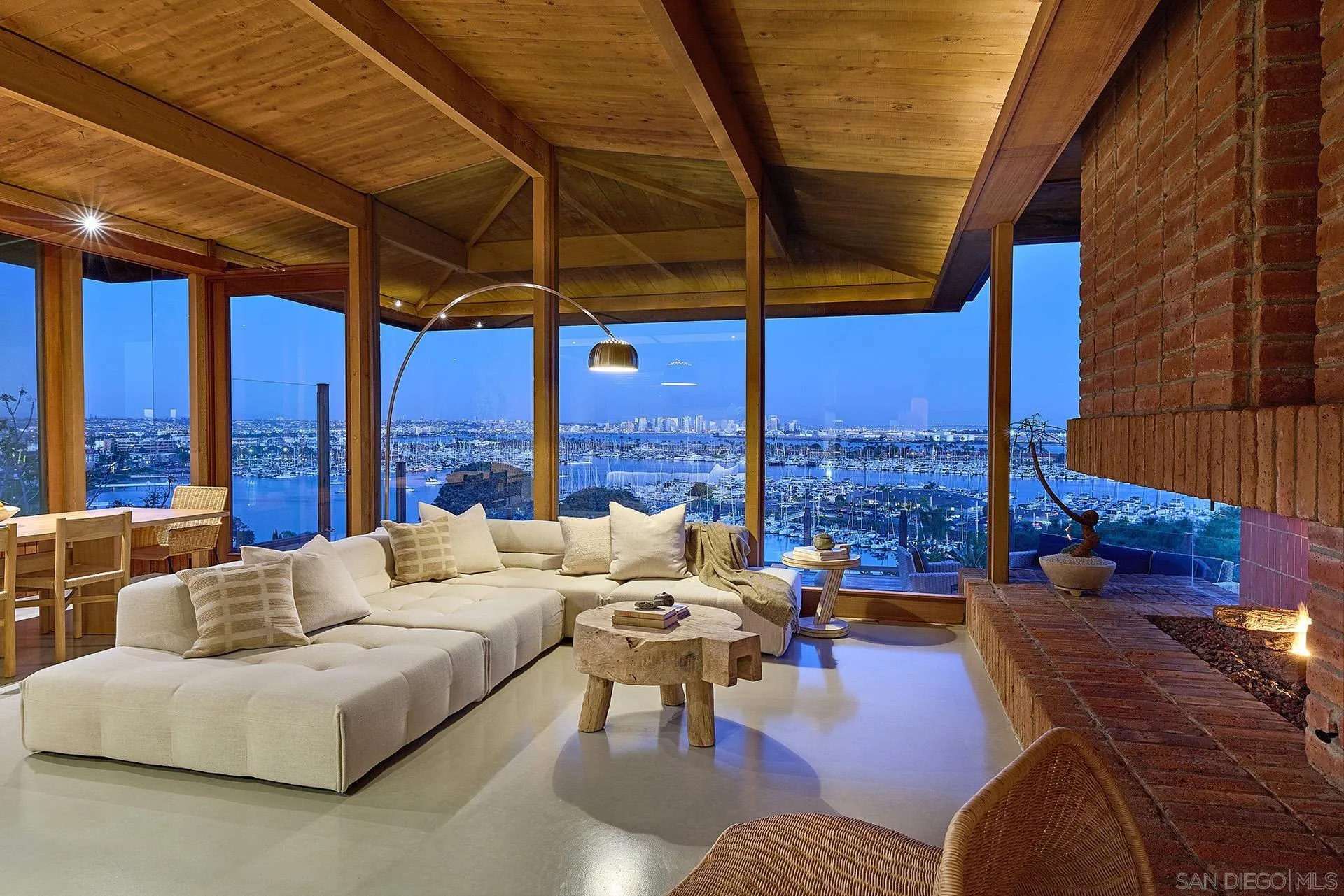 https://cdn.realtyfeed.com/cdn/127/260022466/c53842596508ba68a19143784aab9949.webp