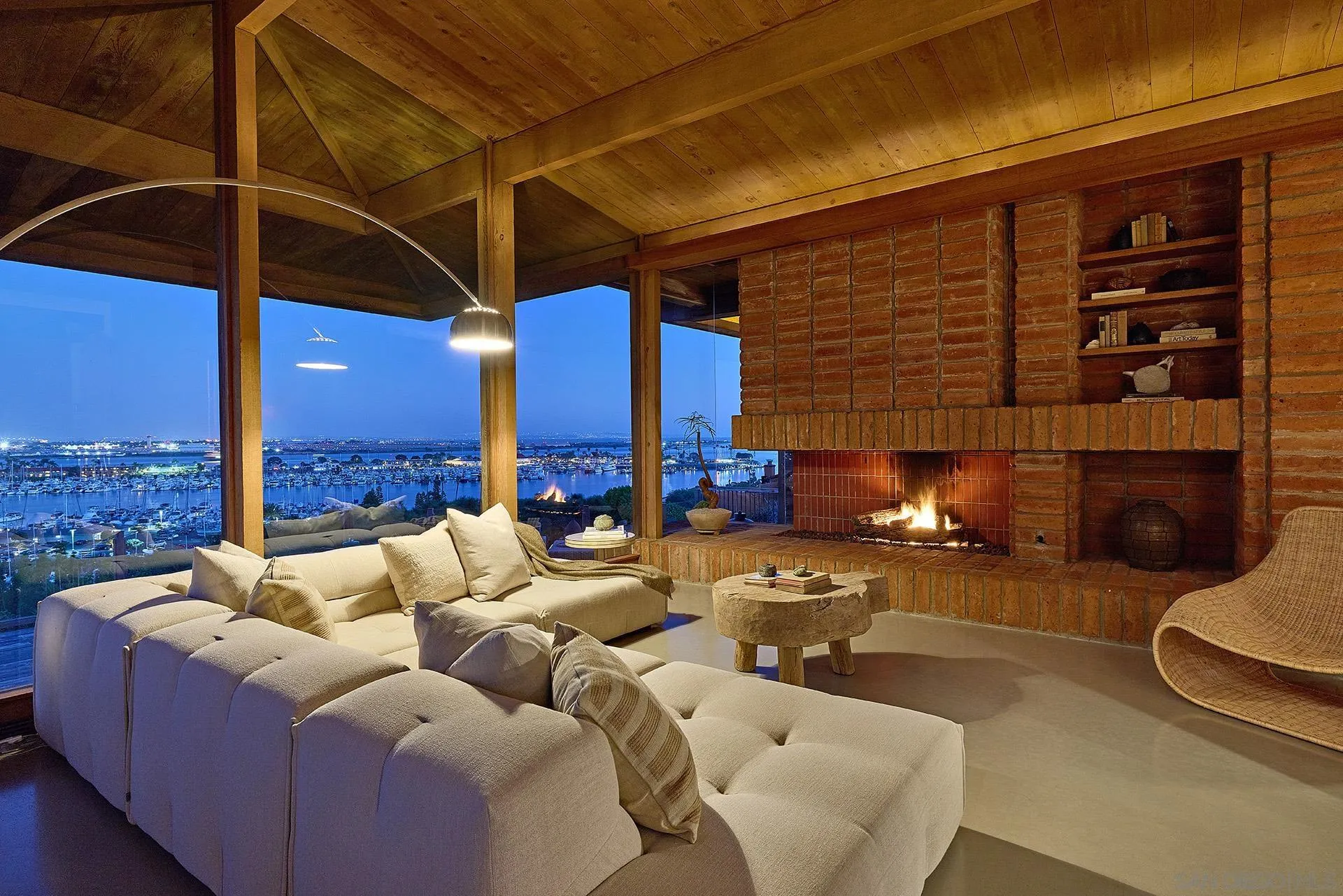 https://cdn.realtyfeed.com/cdn/127/260022466/c75407c9b3dc08d1a19d3c632c6b91b7.webp