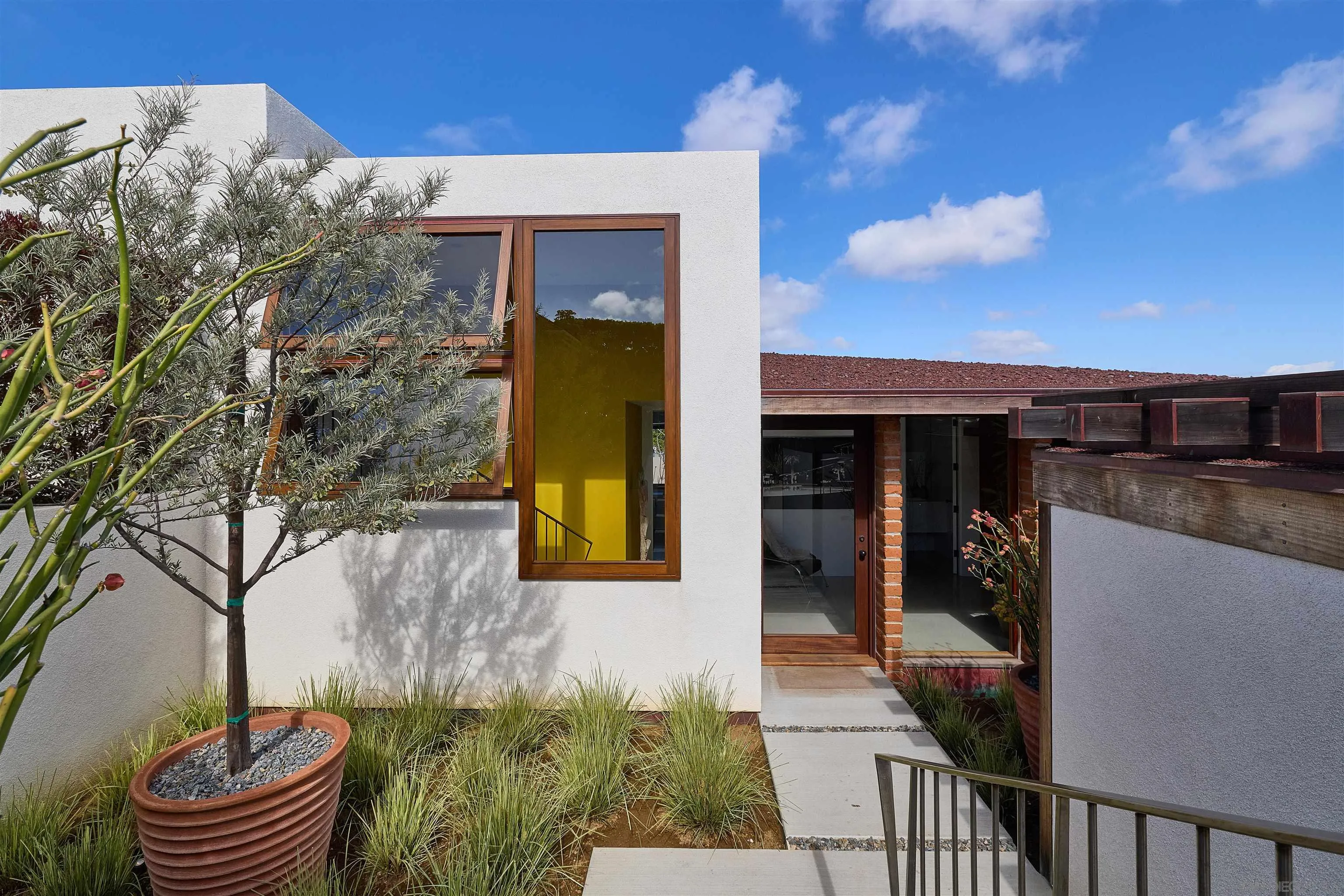 https://cdn.realtyfeed.com/cdn/127/260022466/fa6f80b8f50cafba1cfcba6614c04d8b.webp