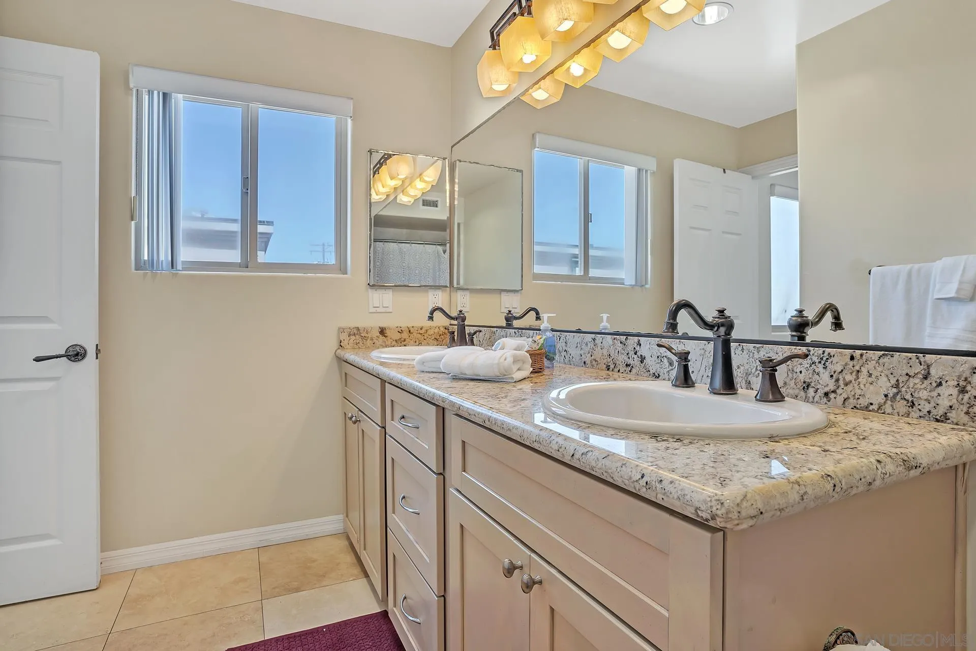 https://cdn.realtyfeed.com/cdn/127/260022475/616fd130c389fddf932f6b91cf893a79.webp