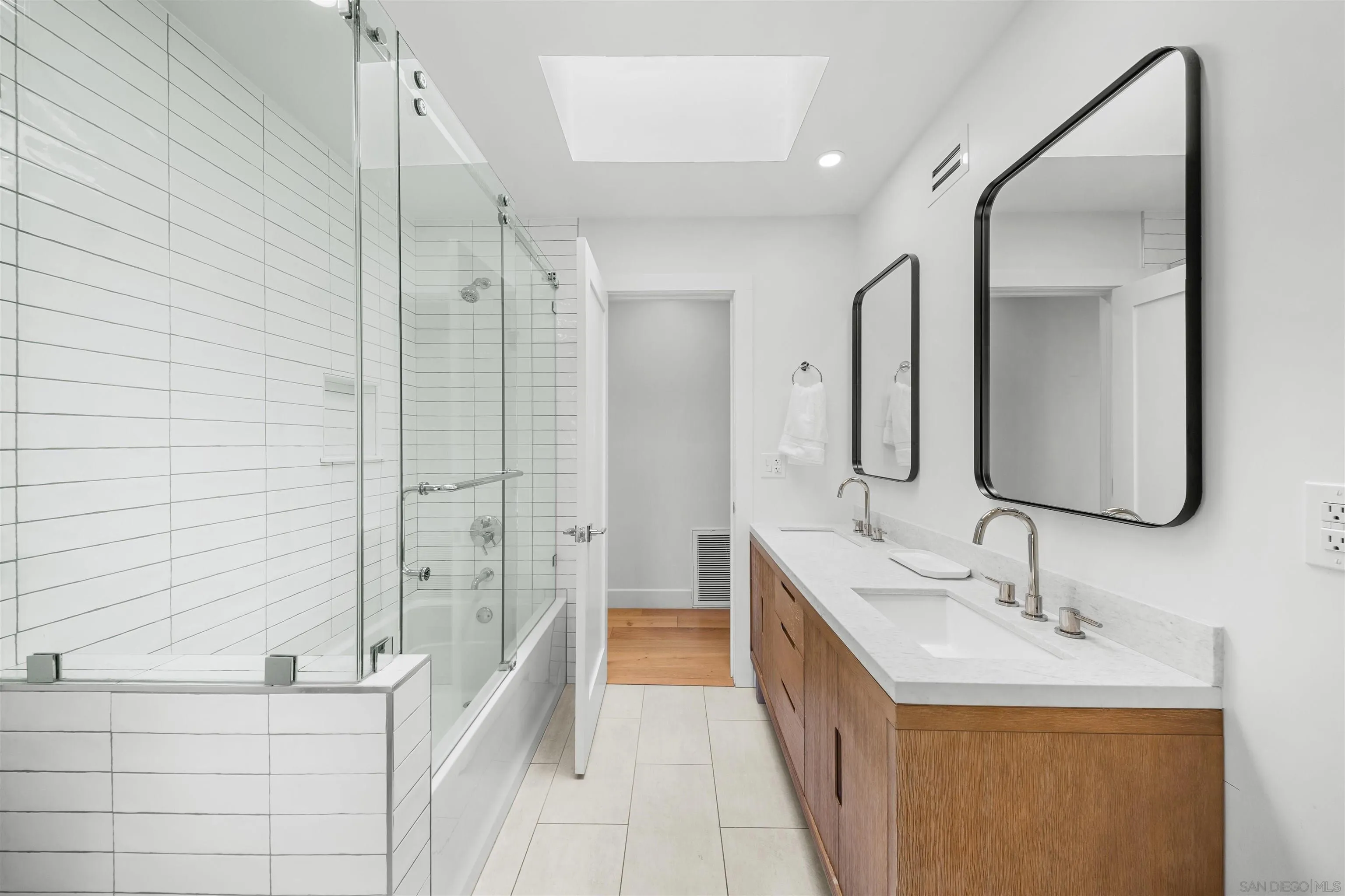 https://cdn.realtyfeed.com/cdn/127/260022480/0e1a63939138029573d41dc4579072a3.webp