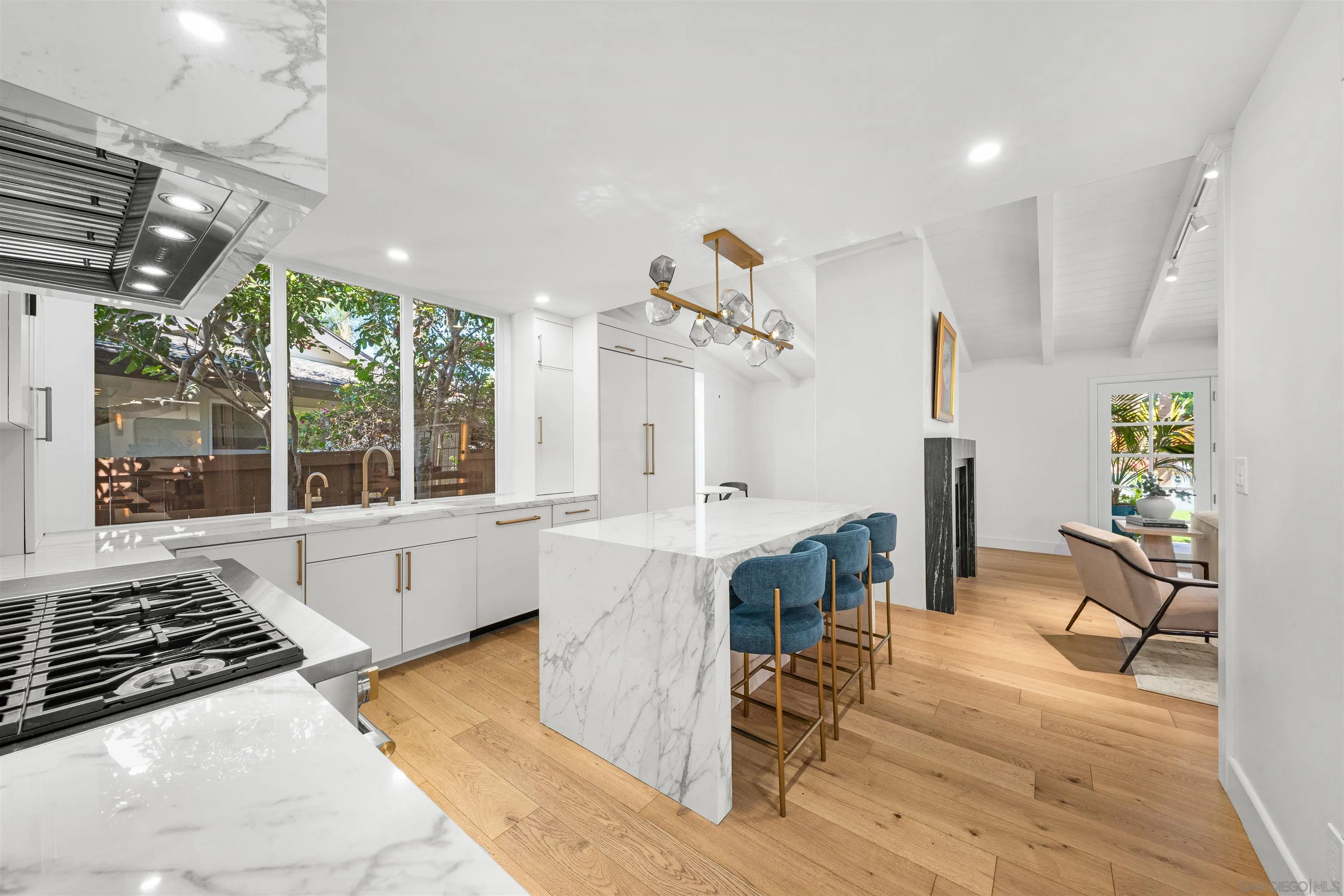 https://cdn.realtyfeed.com/cdn/127/260022480/48292f30d011641aefdde6dc24d0b018.webp