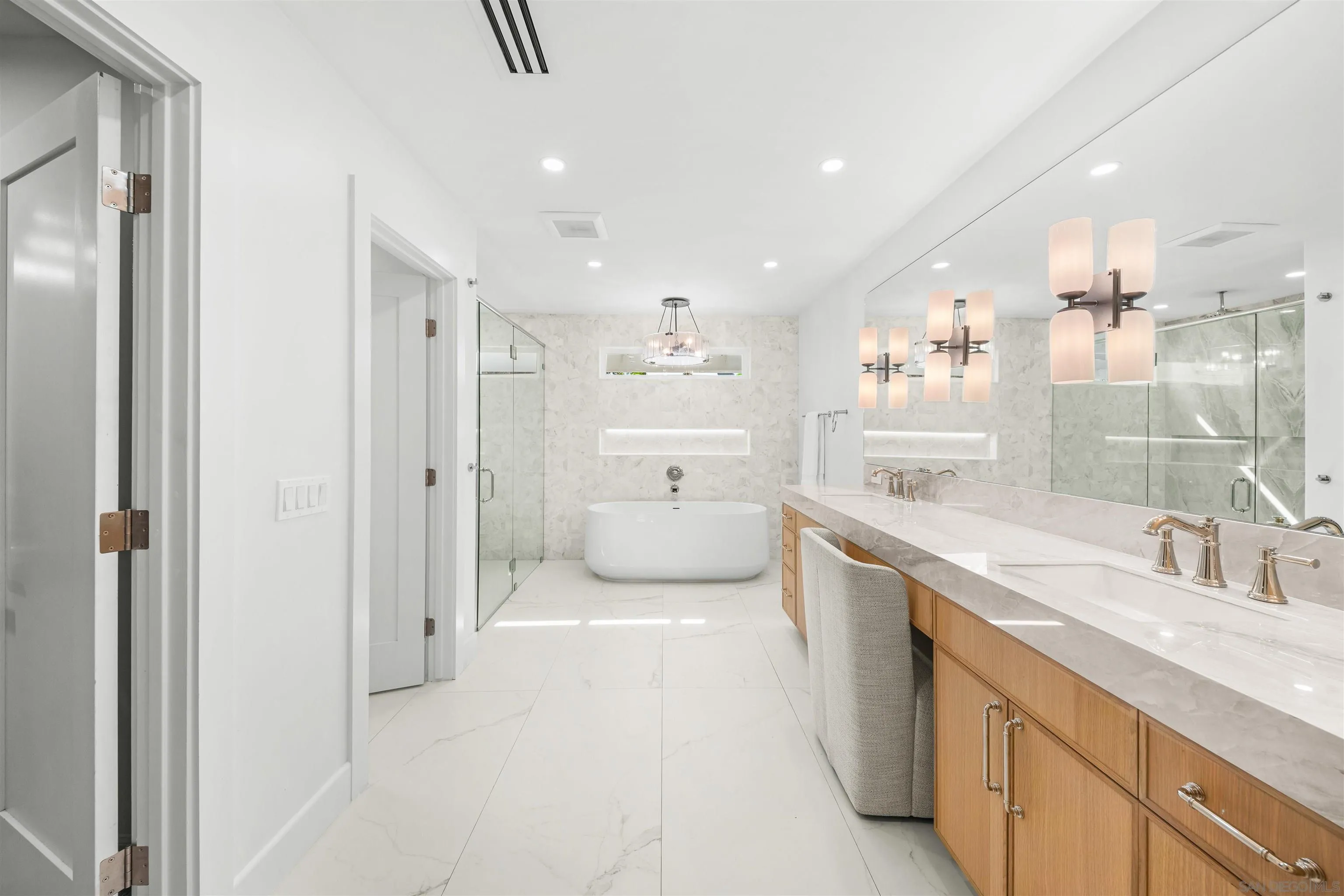 https://cdn.realtyfeed.com/cdn/127/260022480/54e58270972c5ff6950897aa82c5e85d.webp