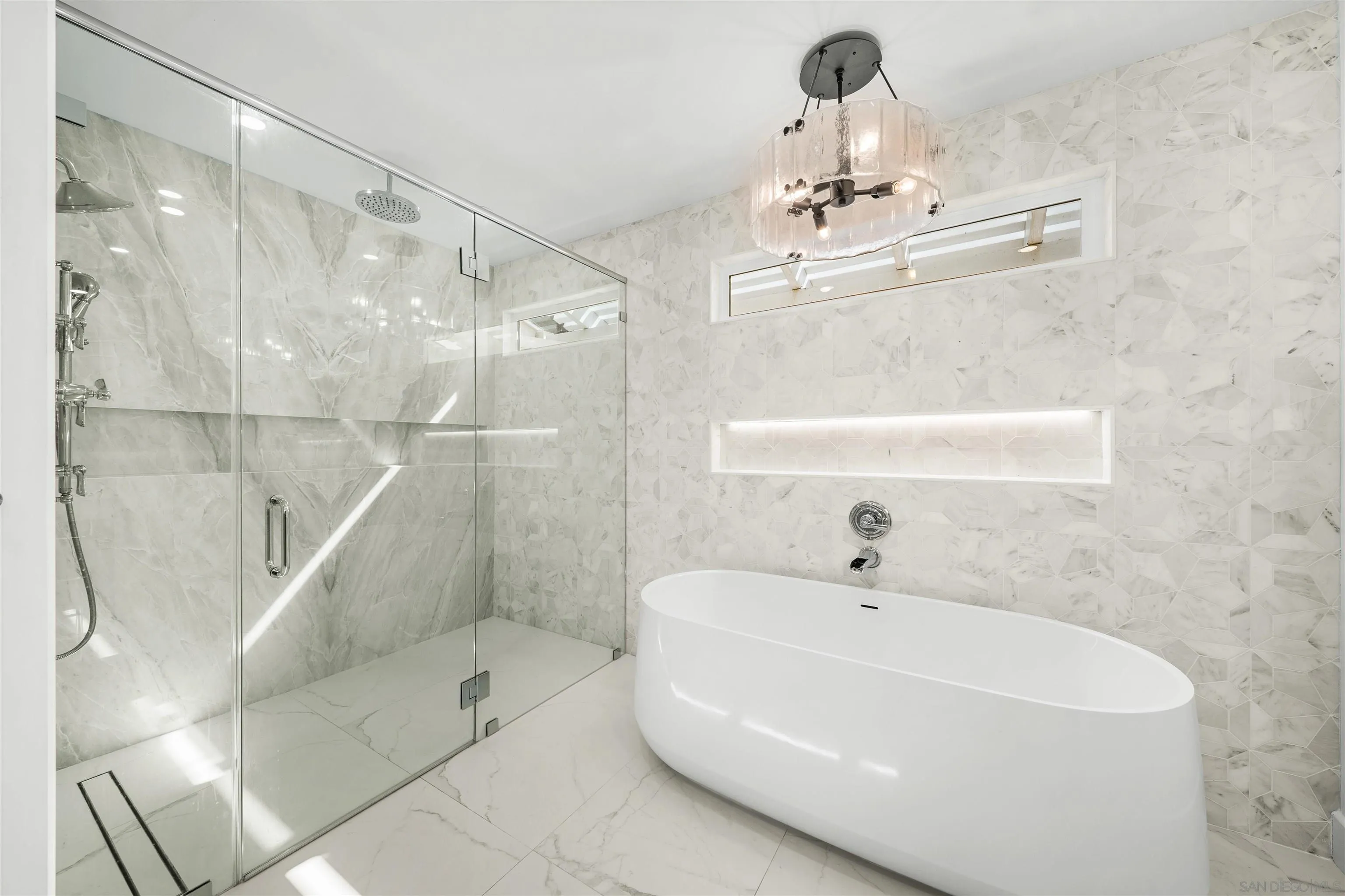 https://cdn.realtyfeed.com/cdn/127/260022480/832c515b2ee86d2b2df0bb4dfbf61ecb.webp