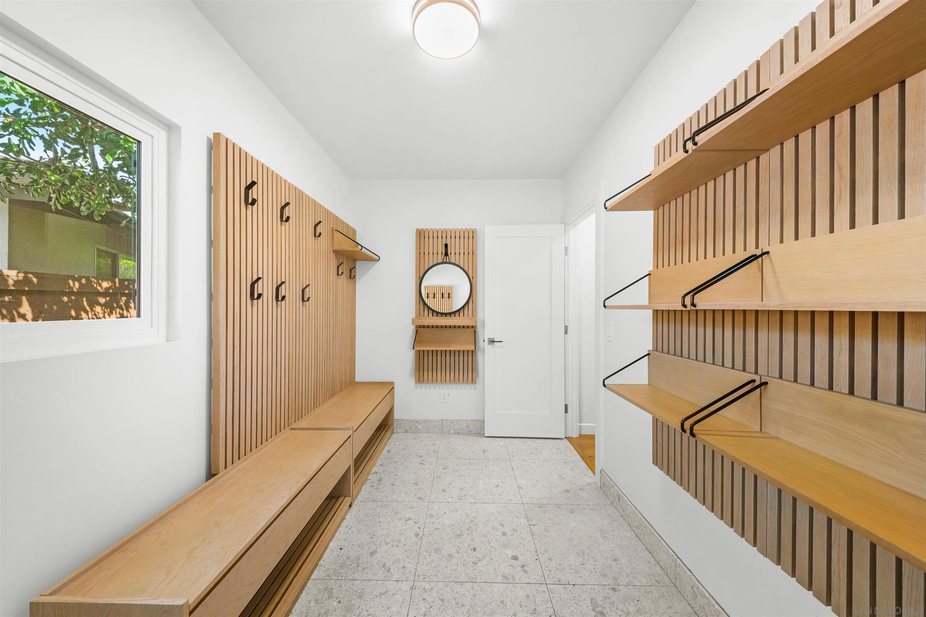 https://cdn.realtyfeed.com/cdn/127/260022480/e2b594c4c233bfb7f683213f4a160237.webp