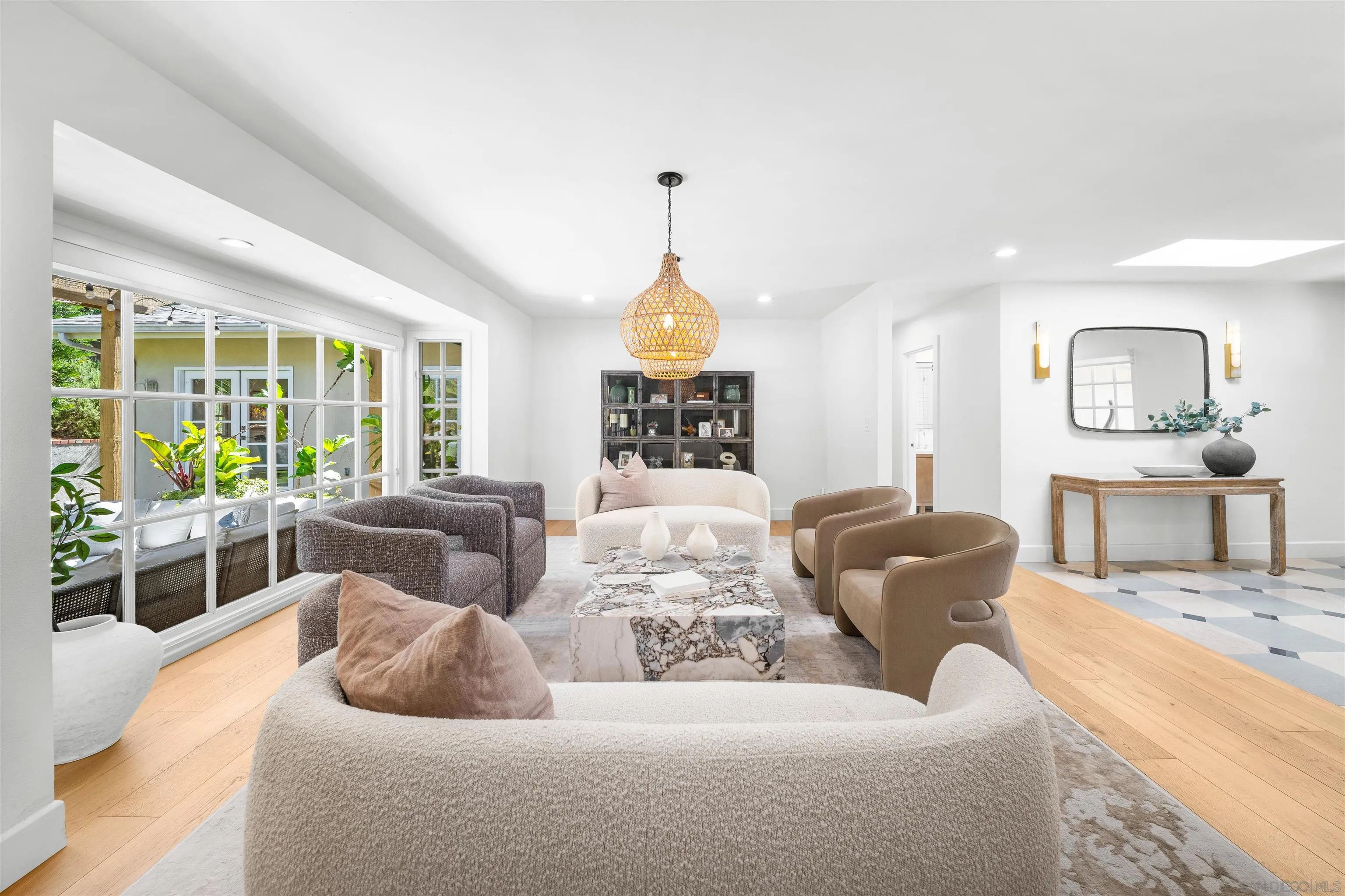 https://cdn.realtyfeed.com/cdn/127/260022480/ef0d88d57db325acec460946f0514a35.webp