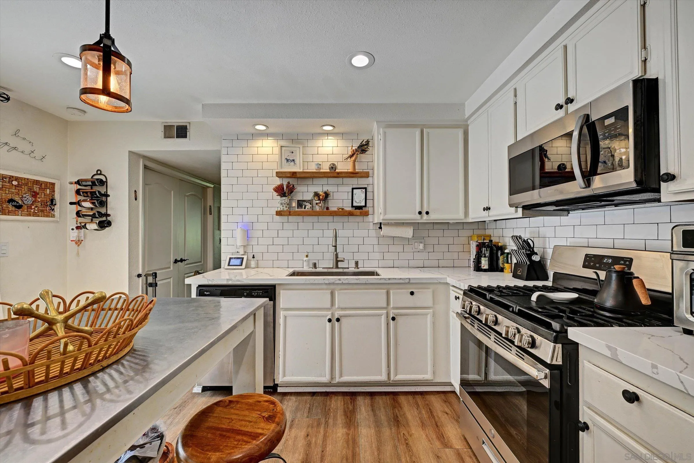 https://cdn.realtyfeed.com/cdn/127/260022490/45e5ed7516283a9811a75a4a192d8eac.webp