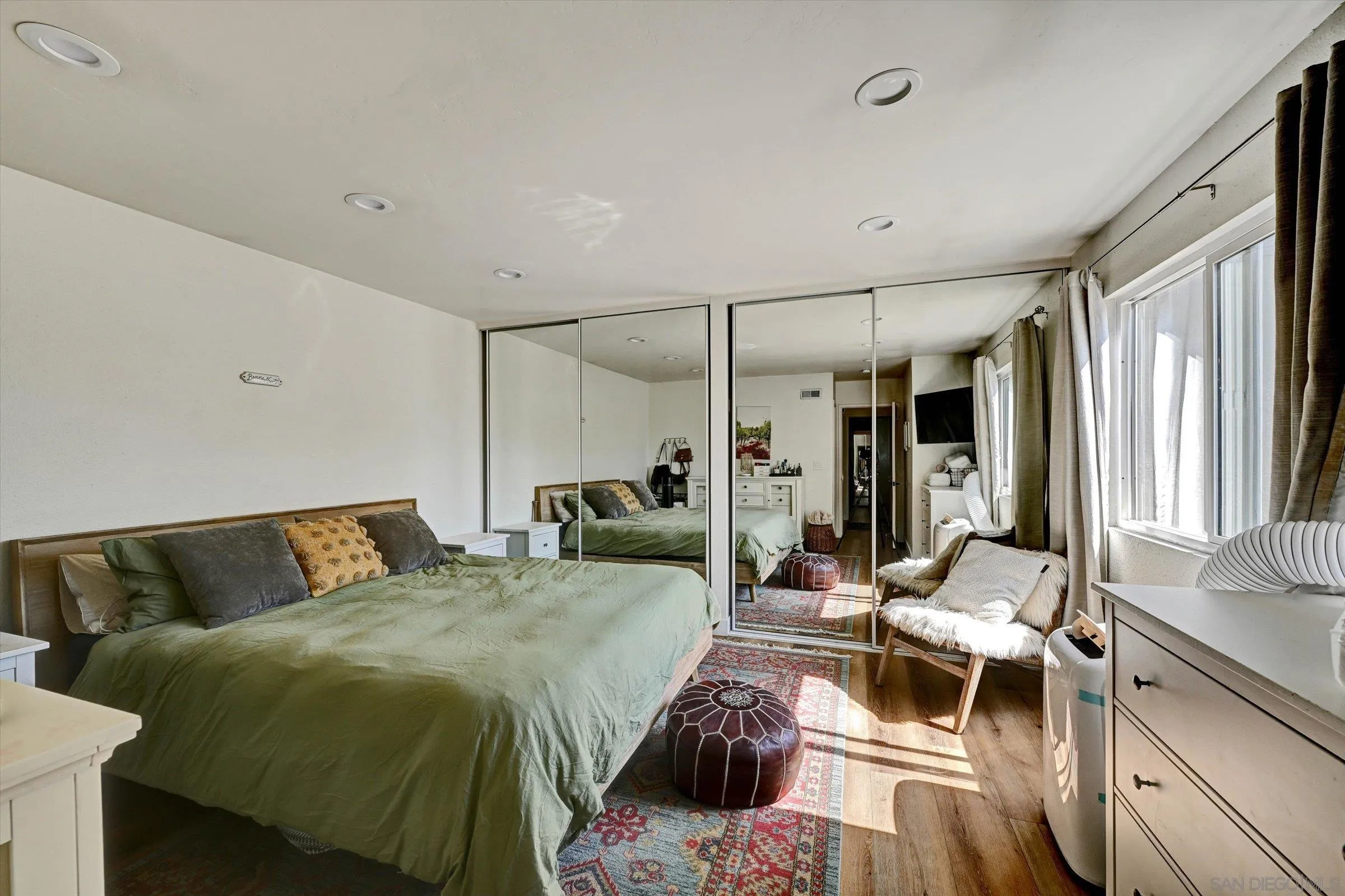 https://cdn.realtyfeed.com/cdn/127/260022490/6310dd822a5ba0bf5d8e663199fedd51.webp