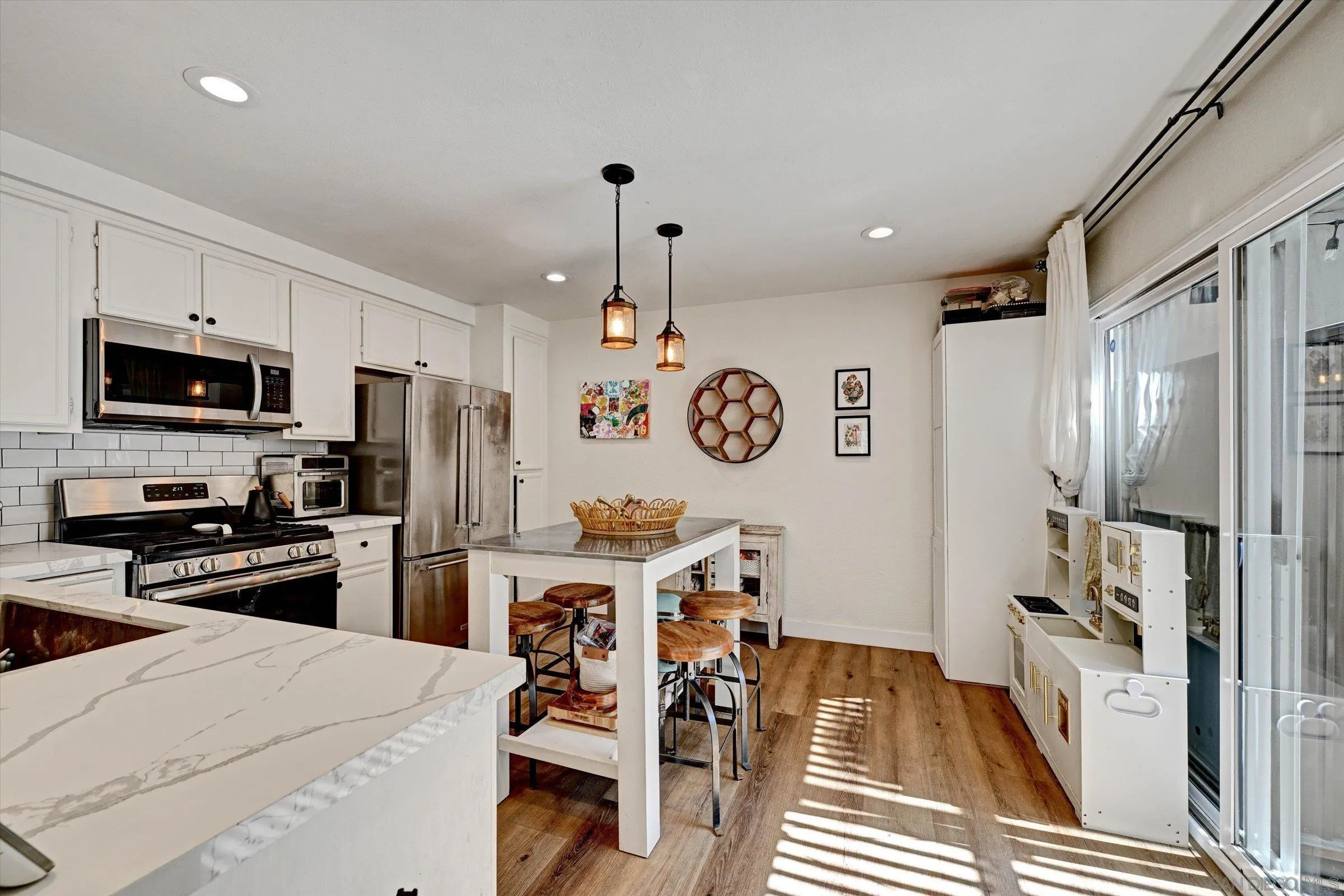 https://cdn.realtyfeed.com/cdn/127/260022490/8ec98cd3678e939cef25c59768989df4.webp