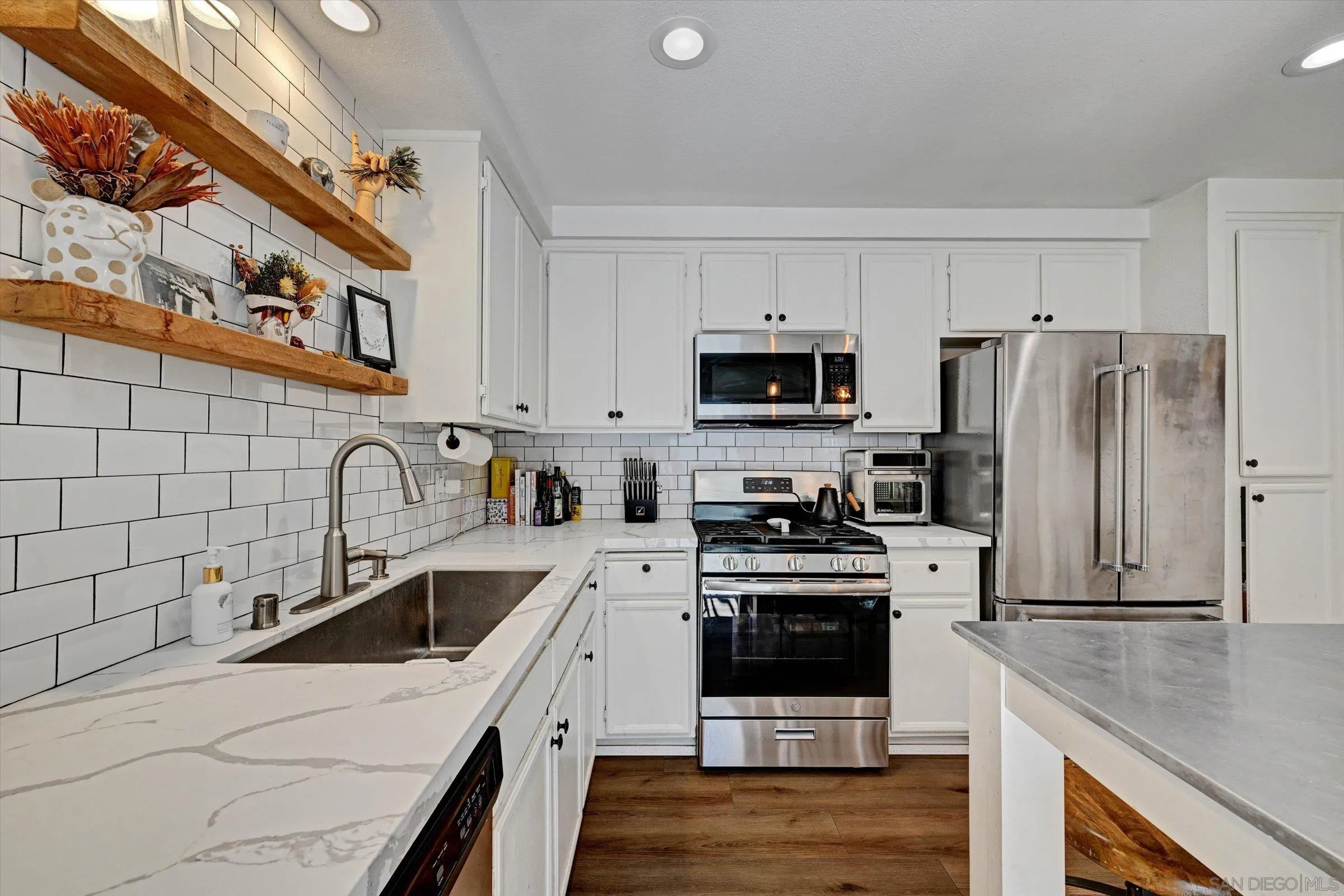https://cdn.realtyfeed.com/cdn/127/260022490/d24f67cbdbdc52f52e2cd0fb26116455.webp