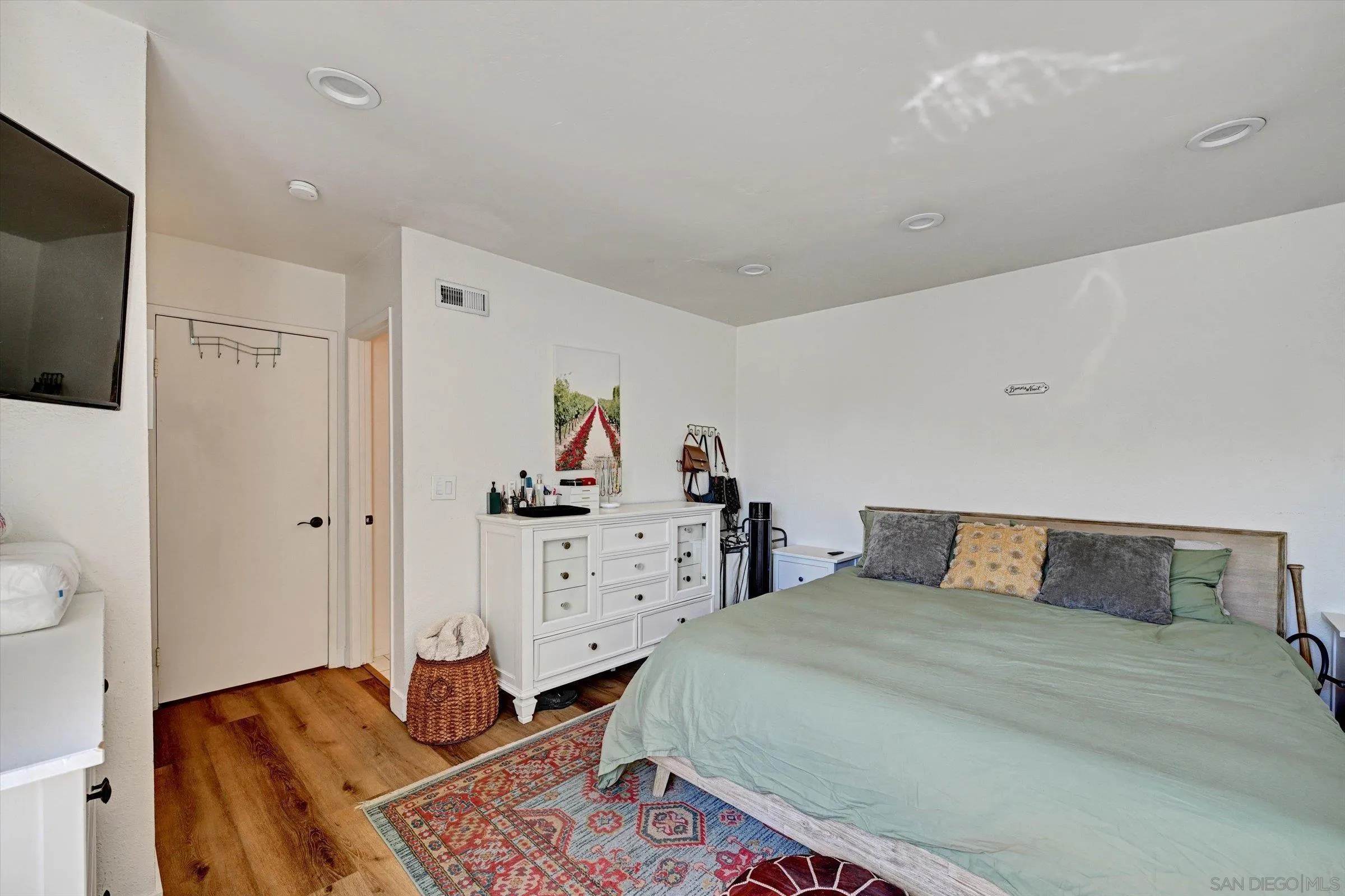 https://cdn.realtyfeed.com/cdn/127/260022490/df4d263e74969006c6c1e7b5fc2af184.webp