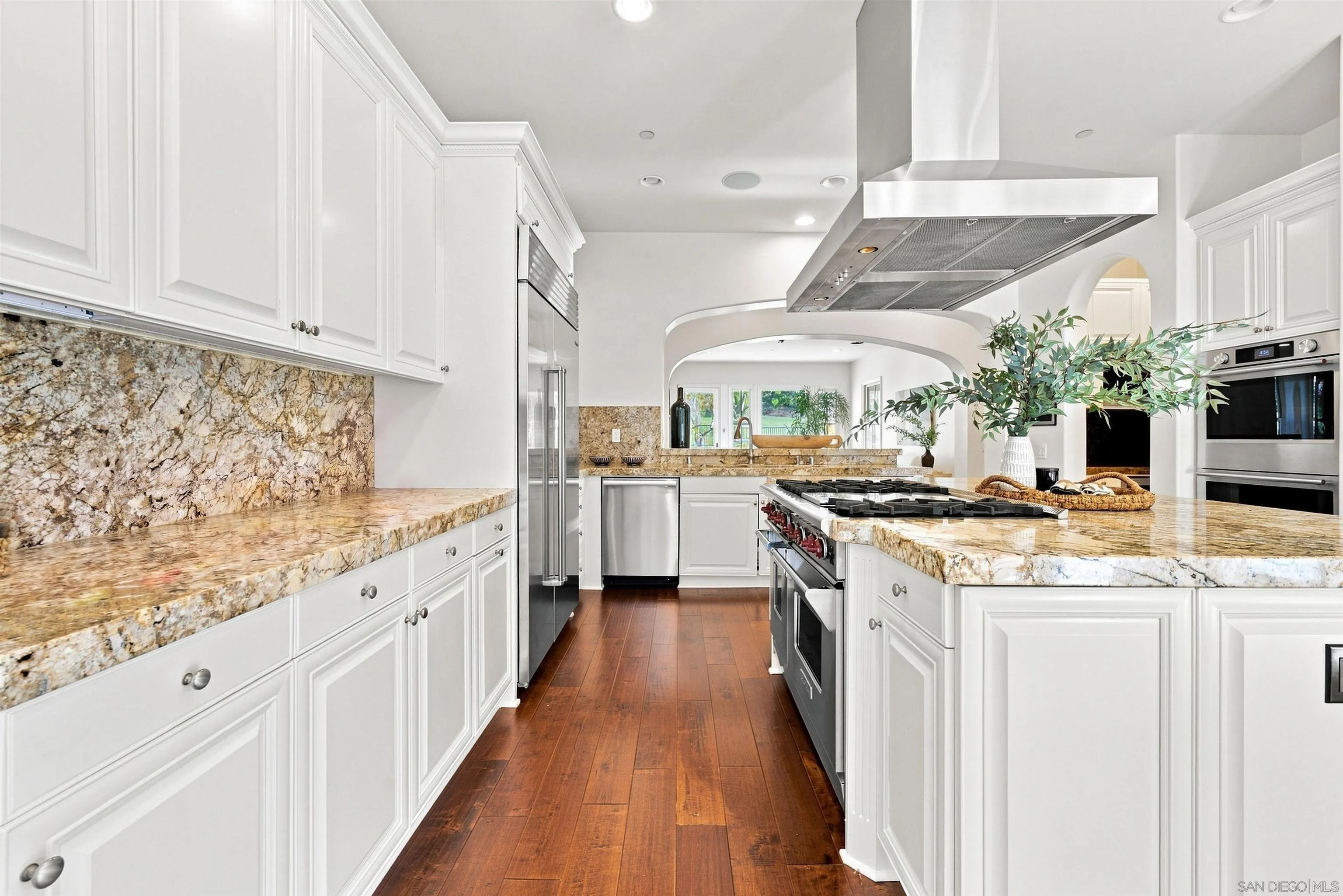 https://cdn.realtyfeed.com/cdn/127/260022493/15c58eaddb68444a4bbea3555704804d.webp