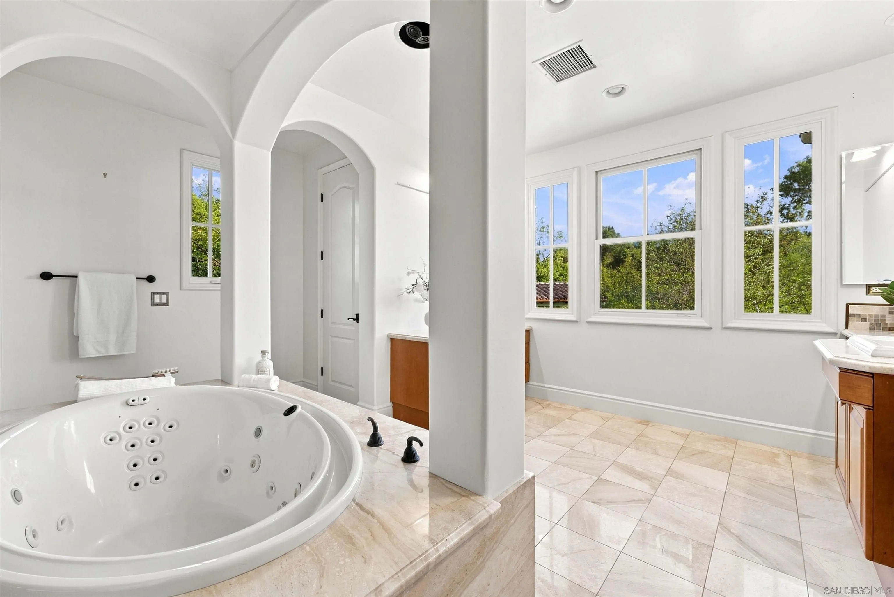 https://cdn.realtyfeed.com/cdn/127/260022493/6ac2026765a46573e27d8984d9187889.webp