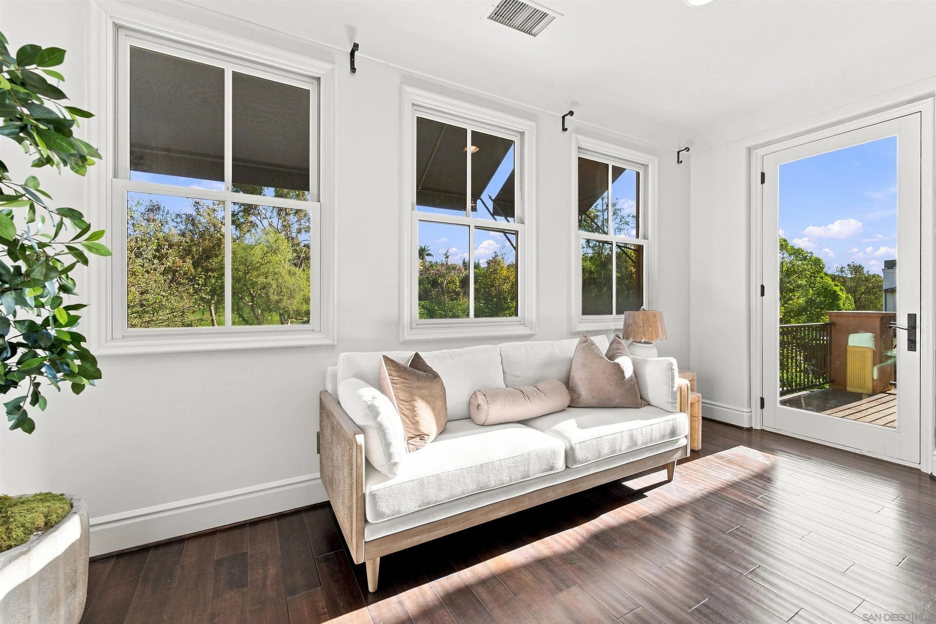 https://cdn.realtyfeed.com/cdn/127/260022493/c50fb15164bfcf07402c3edad953439e.webp