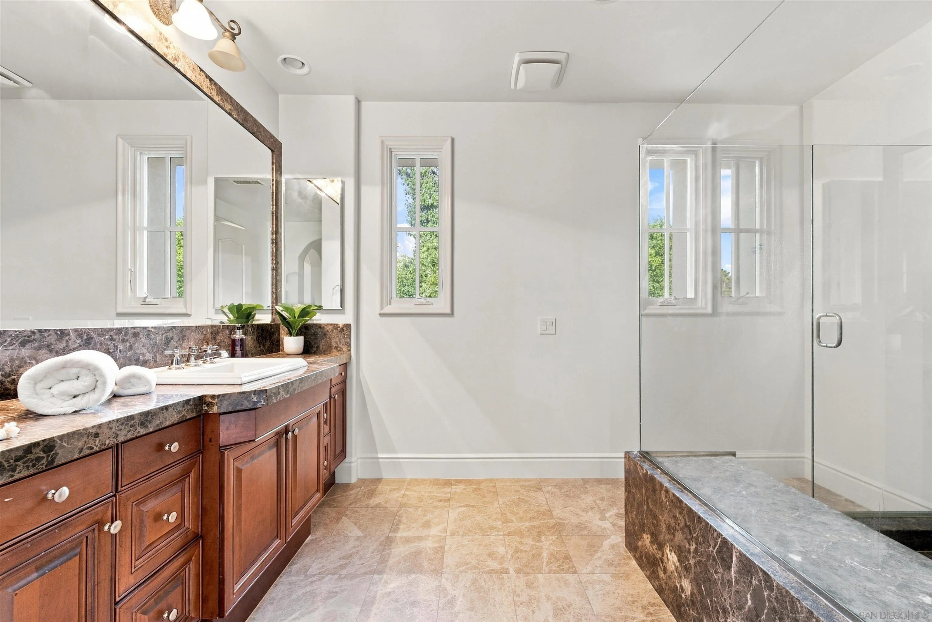 https://cdn.realtyfeed.com/cdn/127/260022493/d9074f9c8806930e1e2389996555eb70.webp