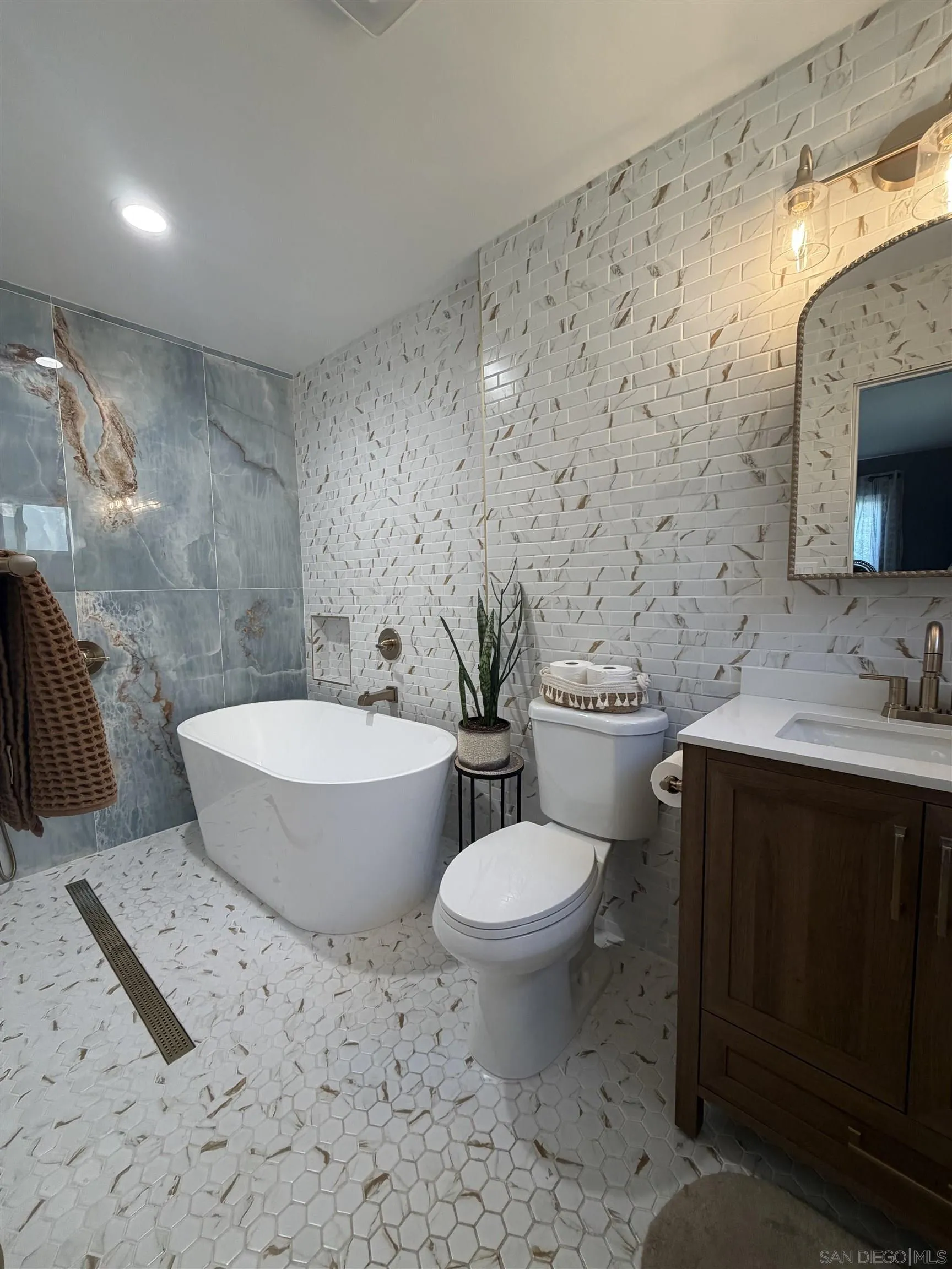 https://cdn.realtyfeed.com/cdn/127/260022498/0f2d0e4e4b1f67d7d69c73bbac11ece5.webp