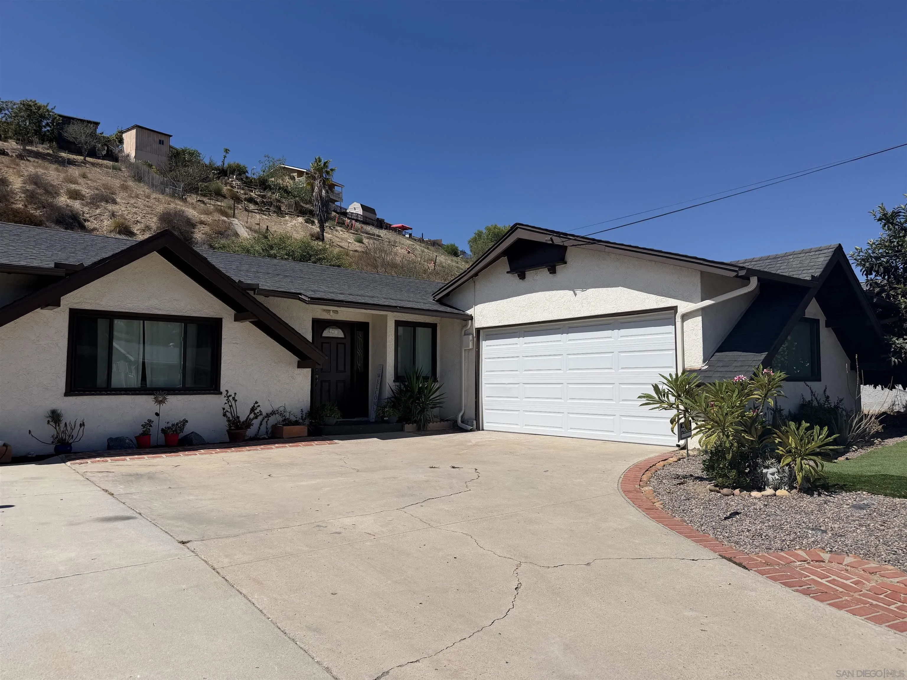 https://cdn.realtyfeed.com/cdn/127/260022498/cc4a9d5c5416eda624a9cee11e4bfaf1.webp
